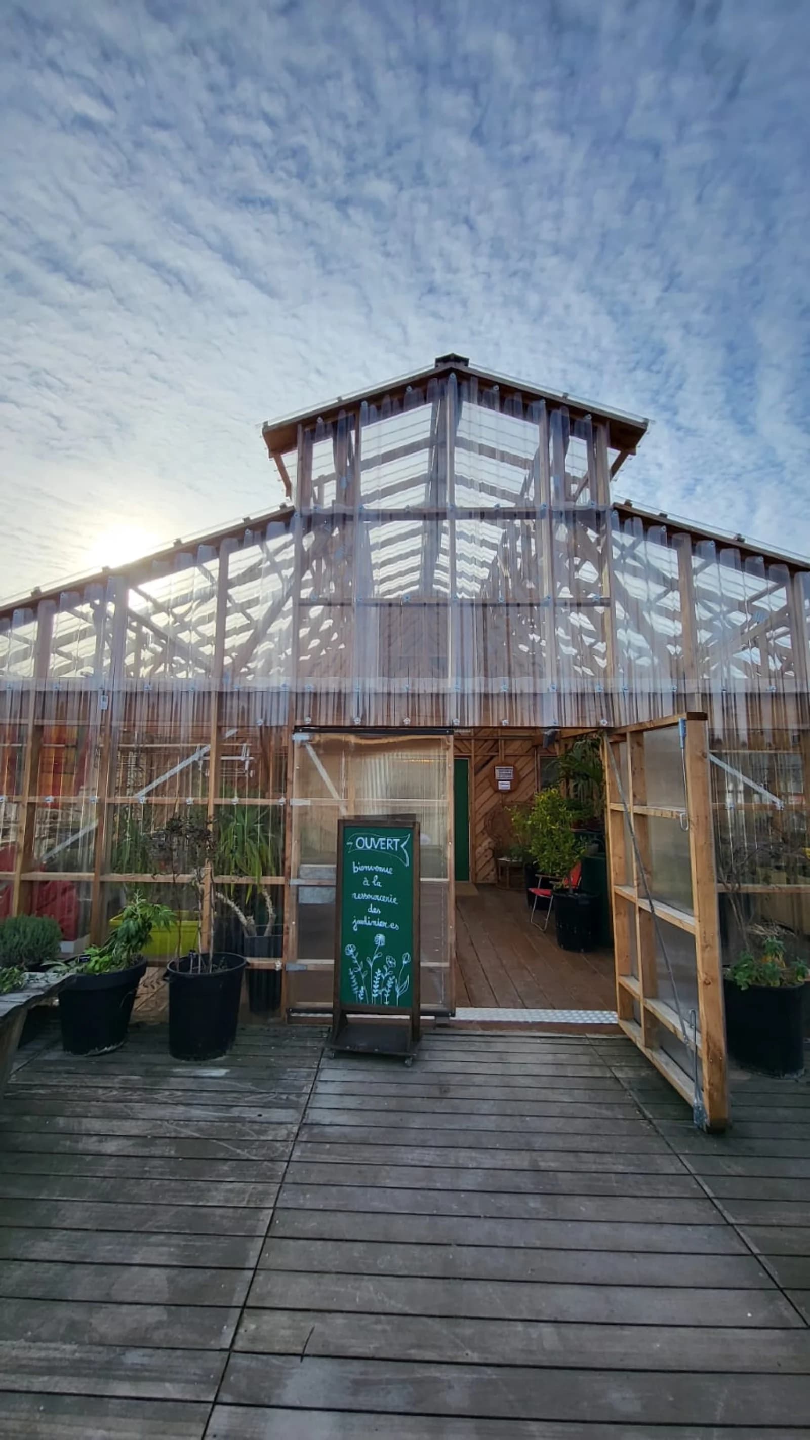 Space Former railway wasteland - 0