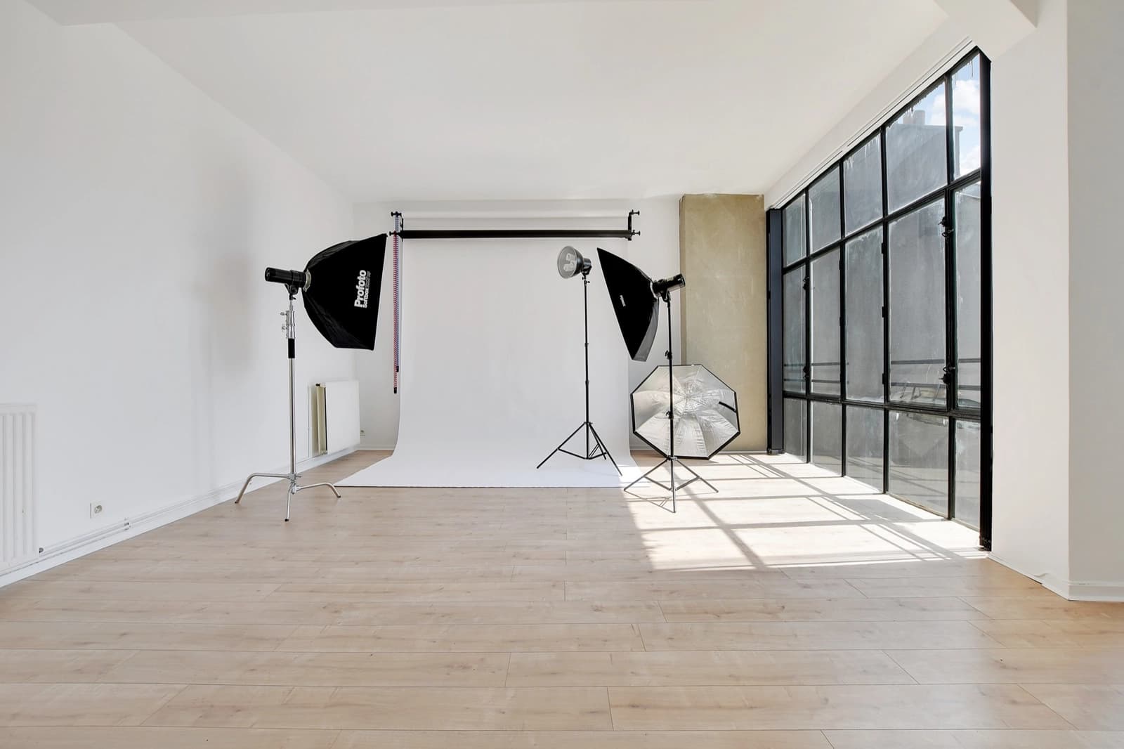 Space Photo studio with training room - 2