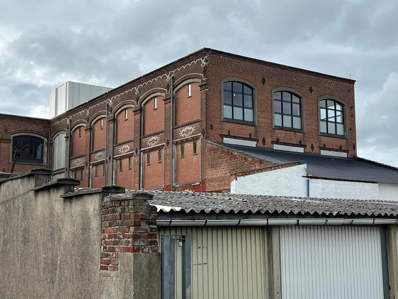 Espace Une friche industrielle atypique reconvertie en espaces événementiels et bureaux - 0