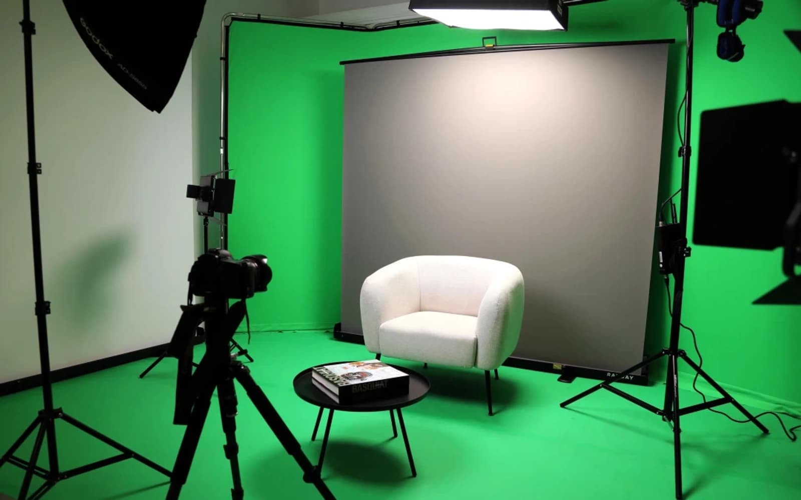 Space Green screen shooting in Paris 7th - 0