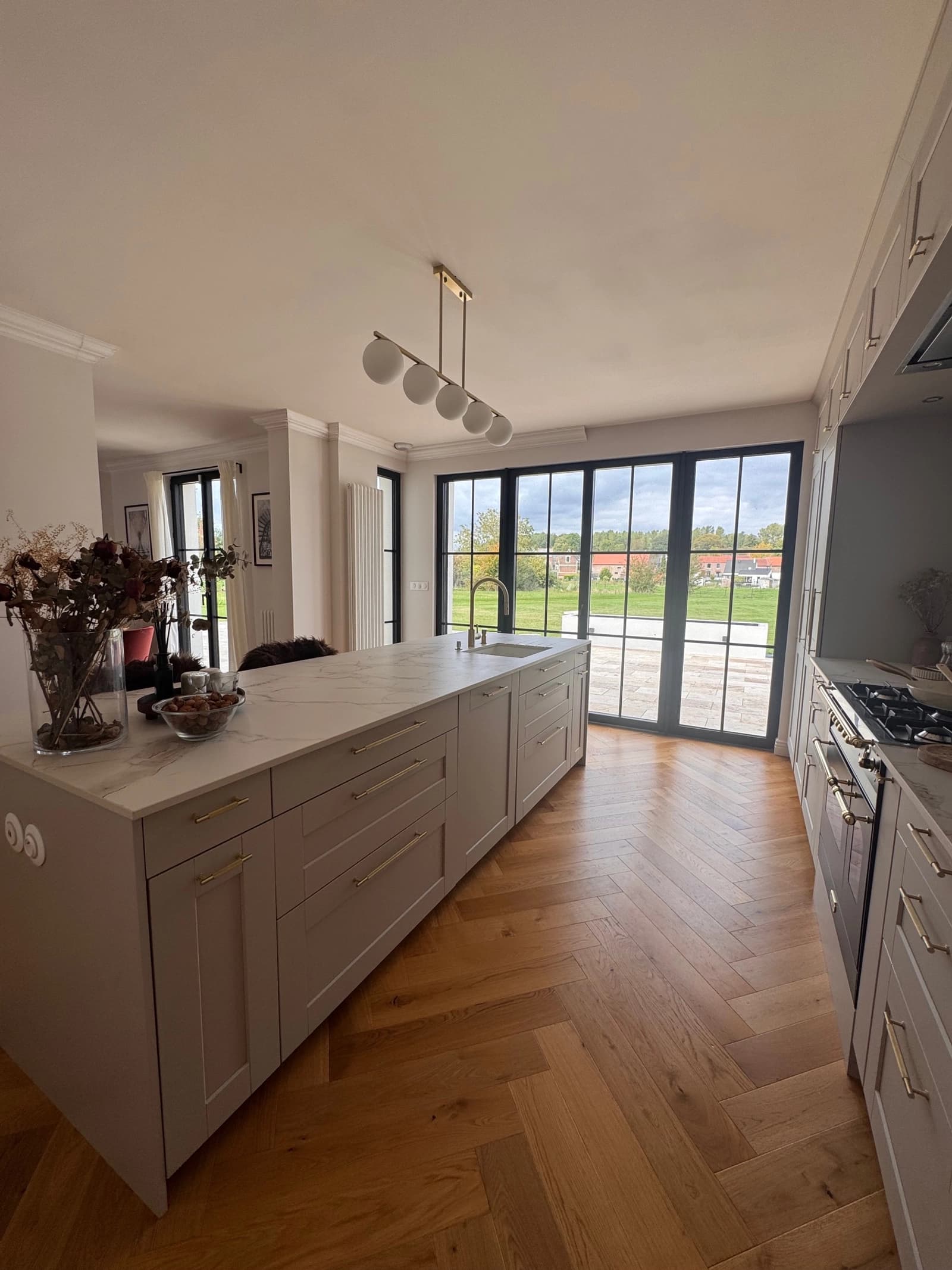 Space Timelessly charming house with refined contemporary decor - 4