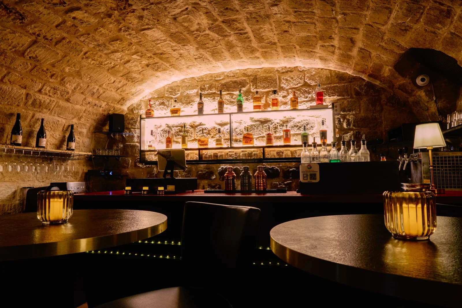 Space Vaulted Cave in the Heart of the Marais - 0