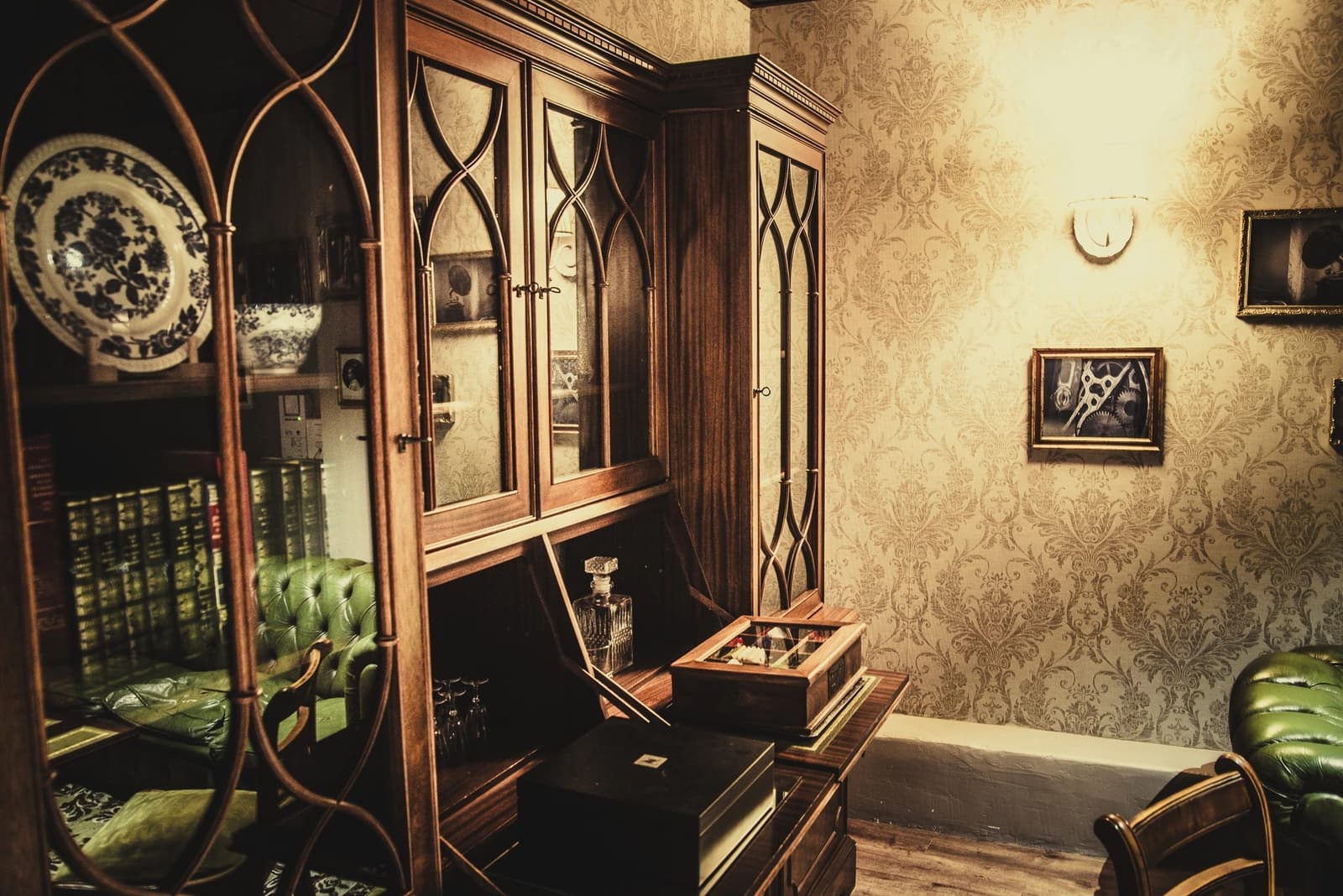 Espace Grand Lobby inspiré victorien et Sherlock Holmes (espace accueil escape game) - 2