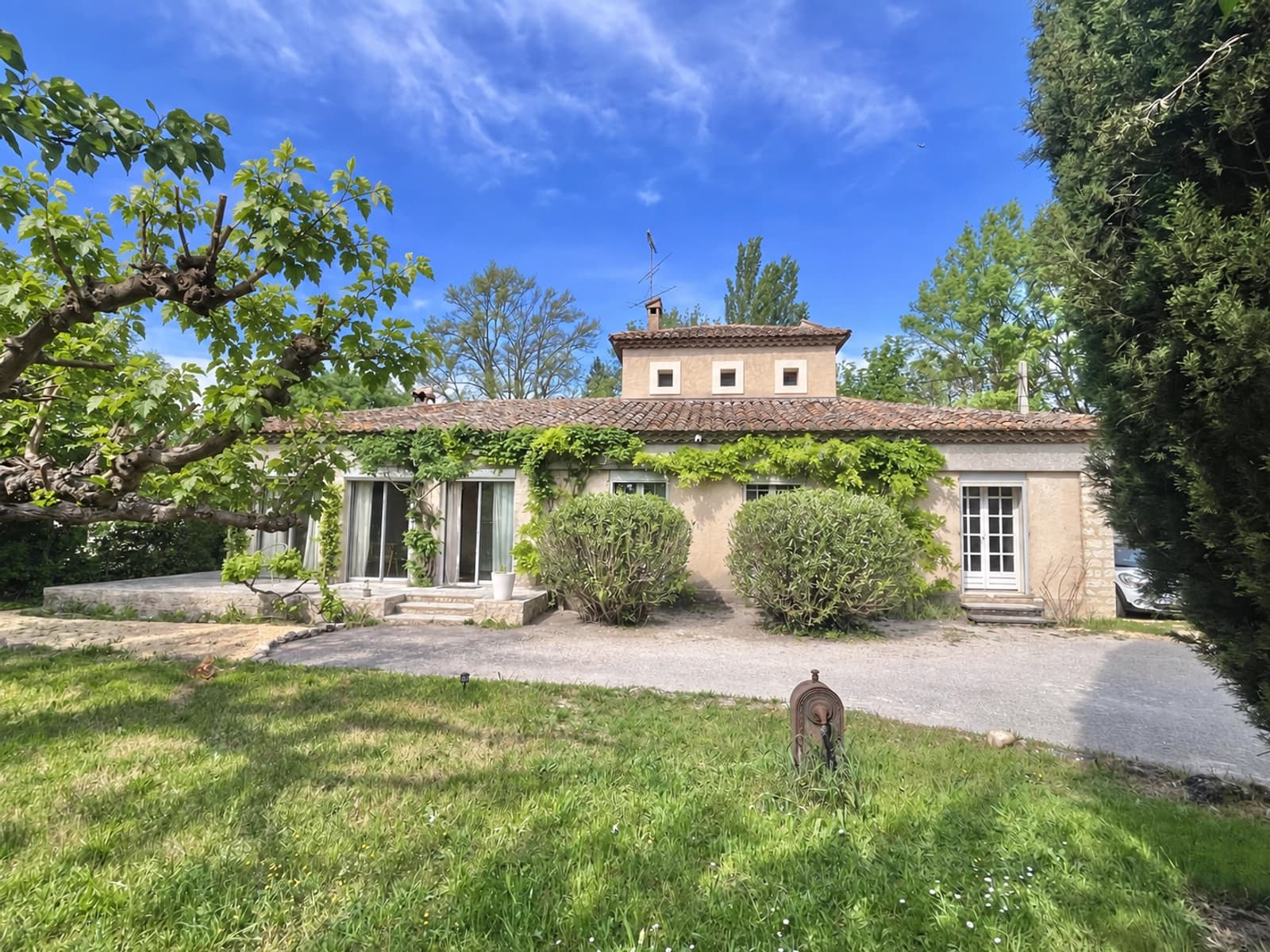 Space Artist's House in Provence - Garden by the Water with Private Access to the Sorgue - 1