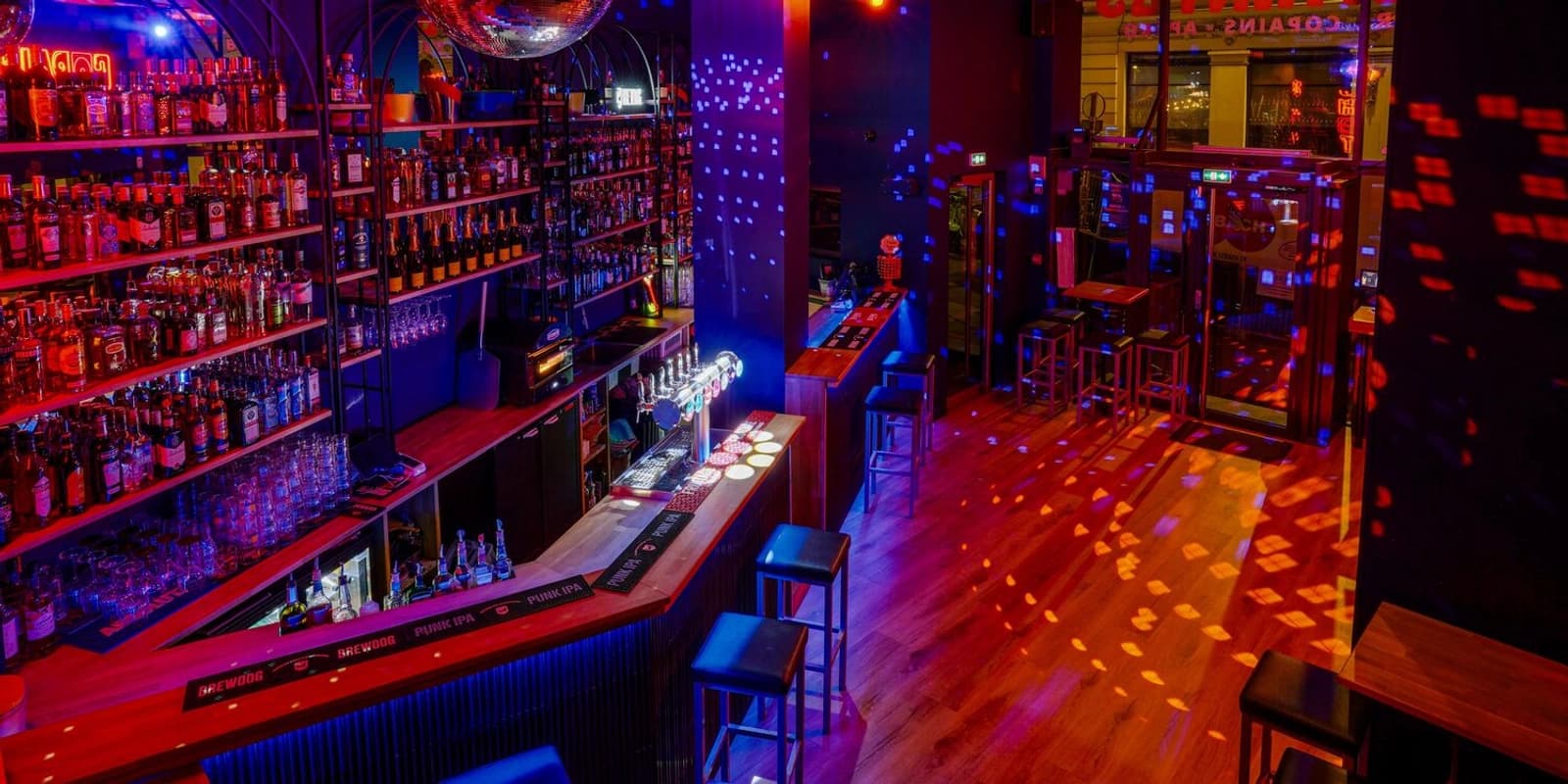Space Friends' Bar, Parisian Nights - 0