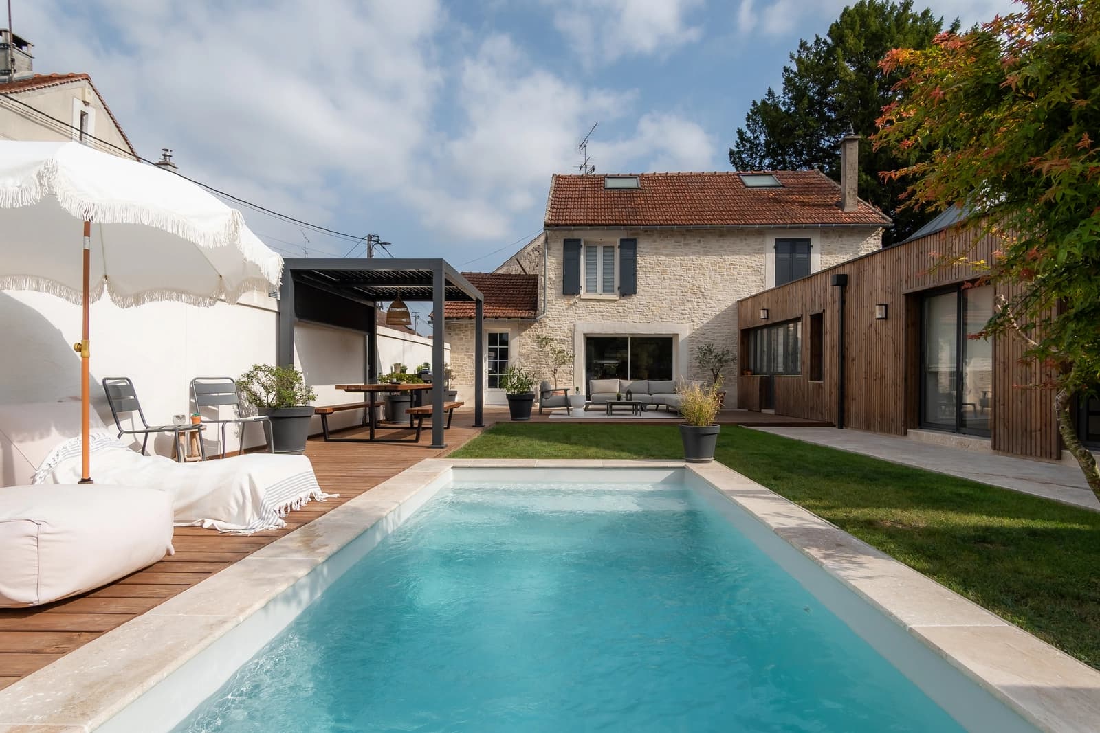 Espace Maison Île-de-France : Piscine, Jardin Luxe pour cinéma et shooting - 0