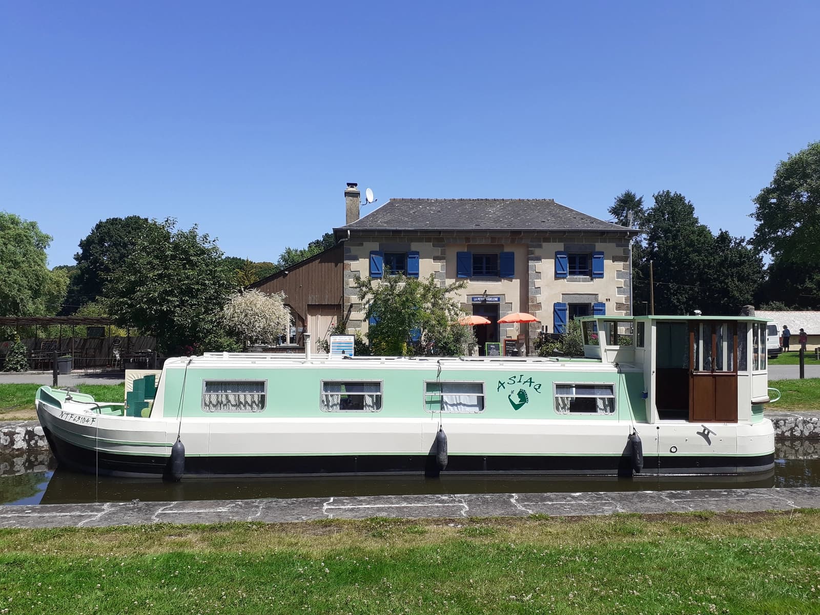 Space Lockkeeper's house on the canal in Brittany - 0