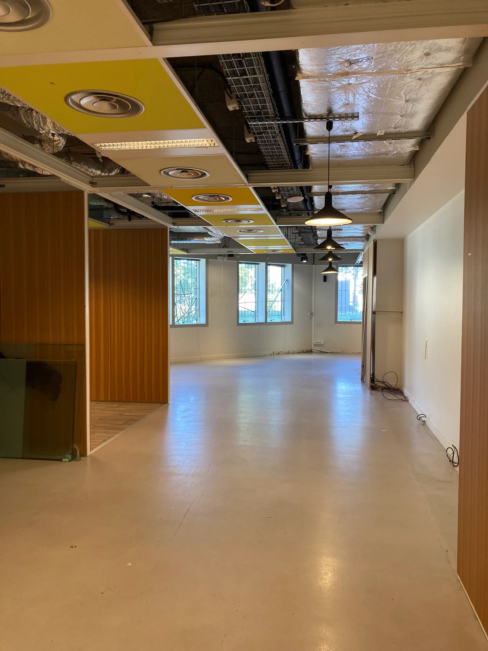 Space Industrial-style reception hall, ideal for filming and shoots - 1