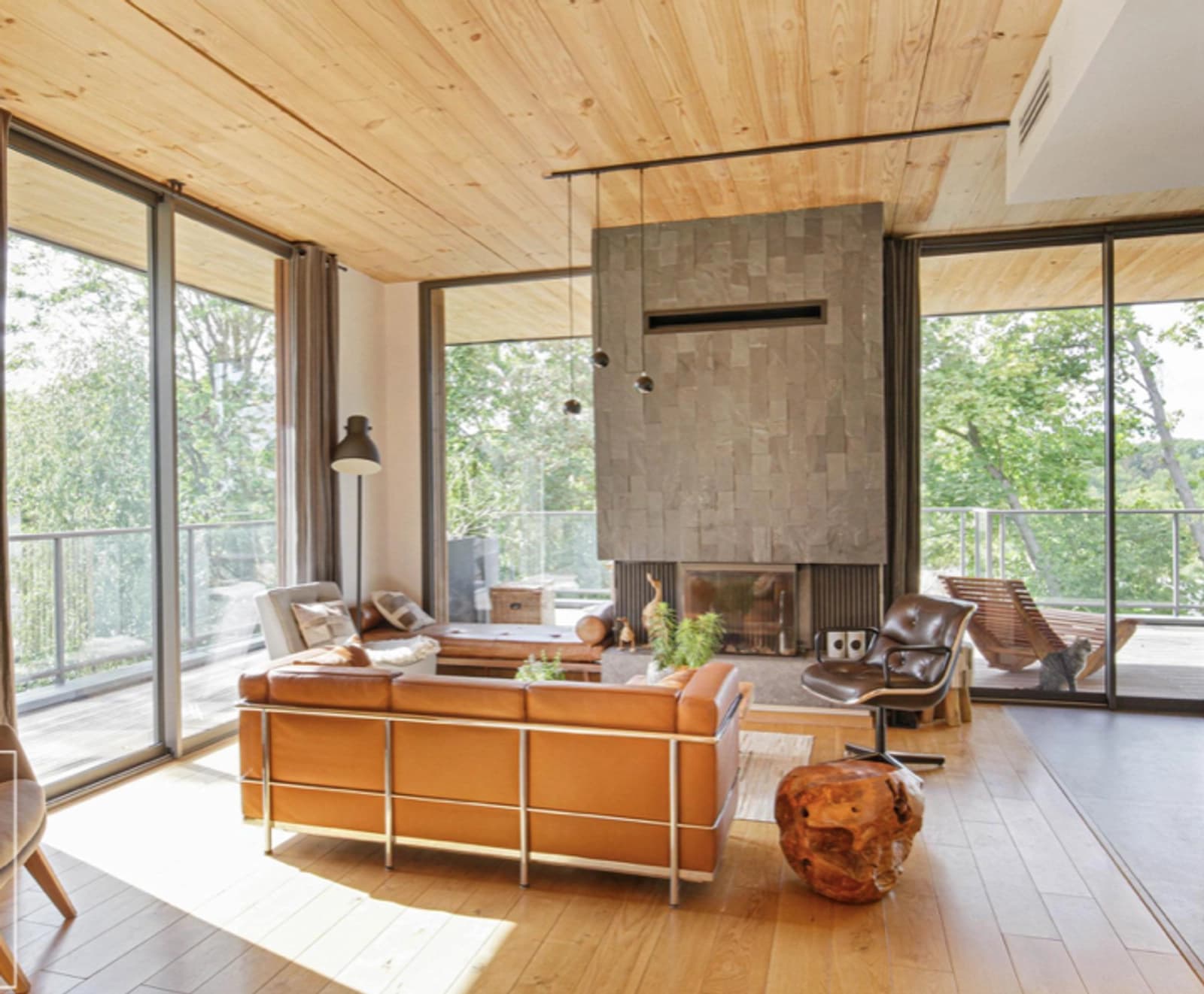 Space Wooden architect's house open to the outside - 0