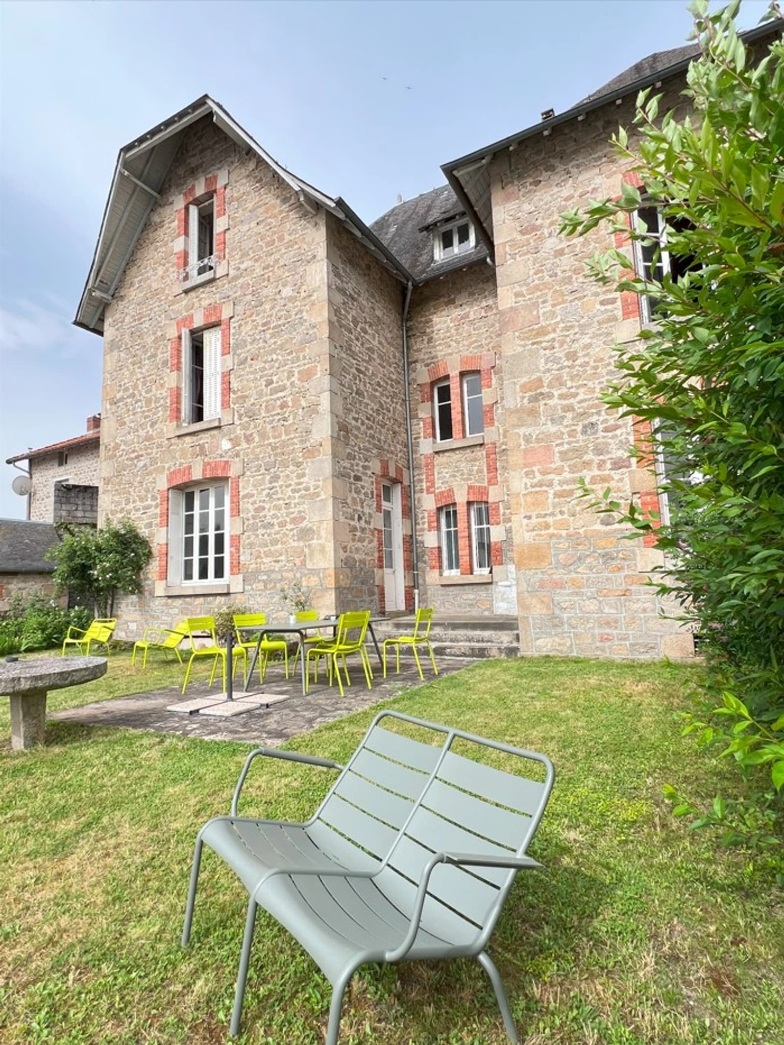 Space Old house with terrace on 7-hectare lake - 0