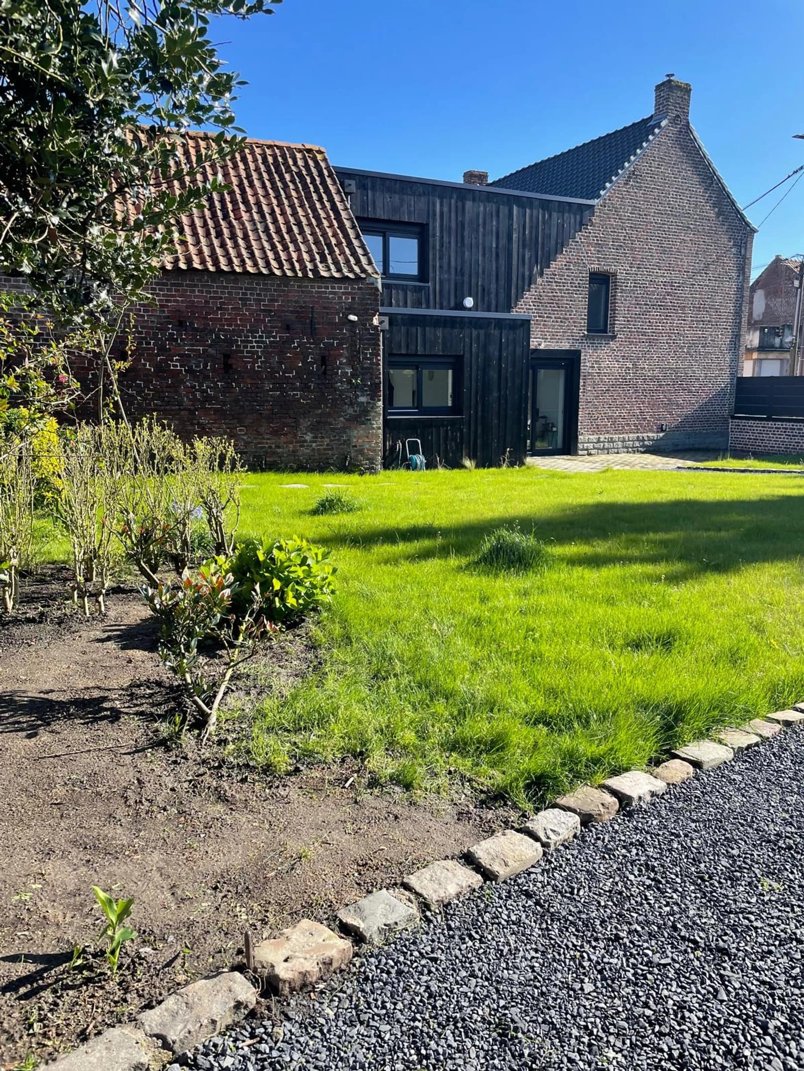 Space Northern red-brick family house with burnt timber - 2