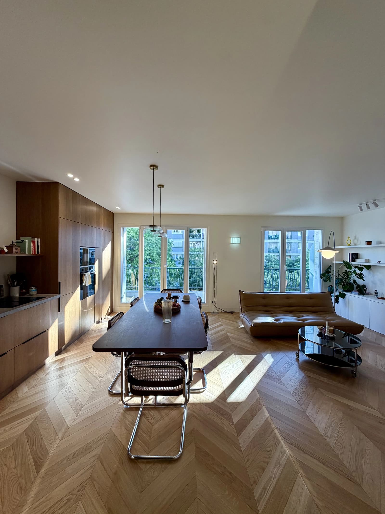 Space Contemporary apartment with mid-century influences - 4