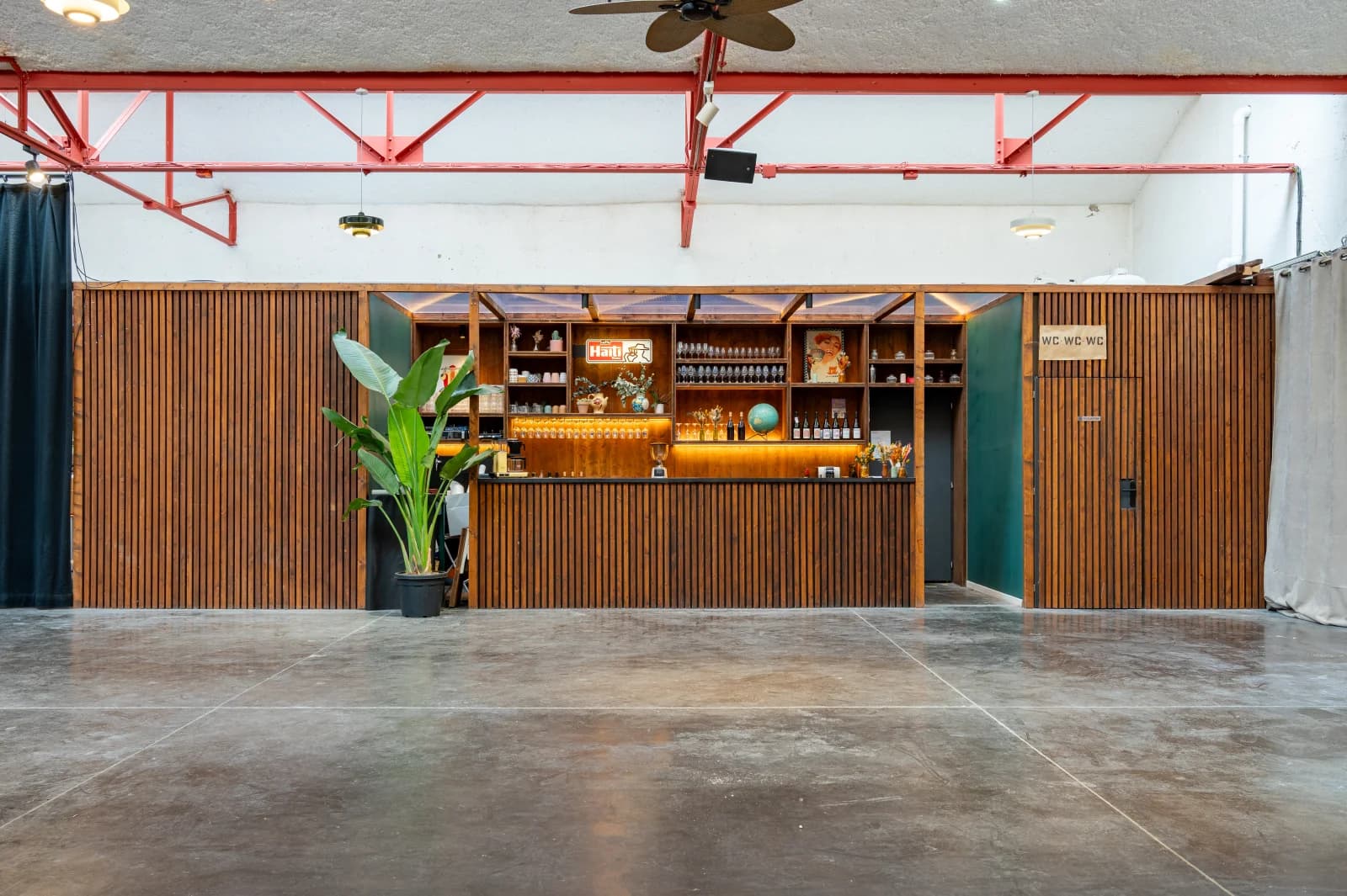 Space Light-filled former factory - 2