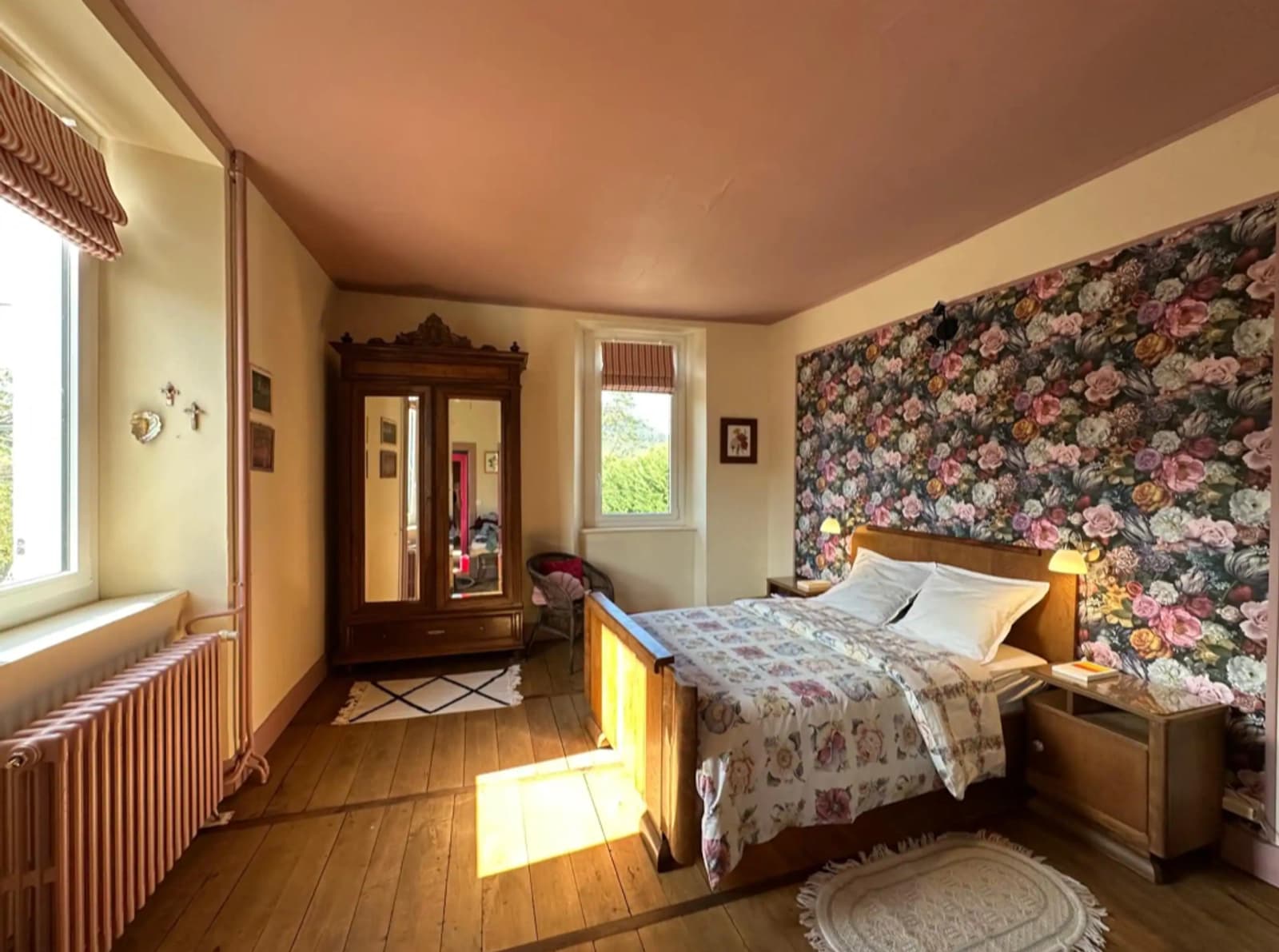 Space Estate in the countryside facing the mountains - 3