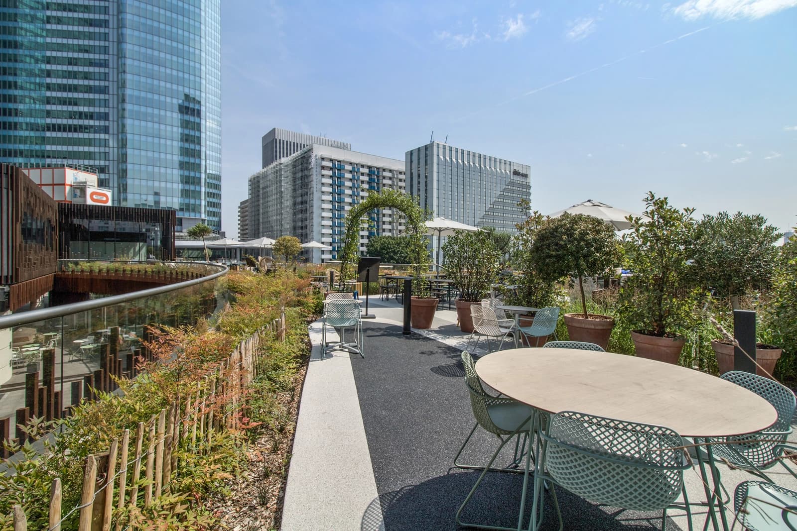 Space Contemporary Restaurants & Bars in a Unique Architectural Hub - 3