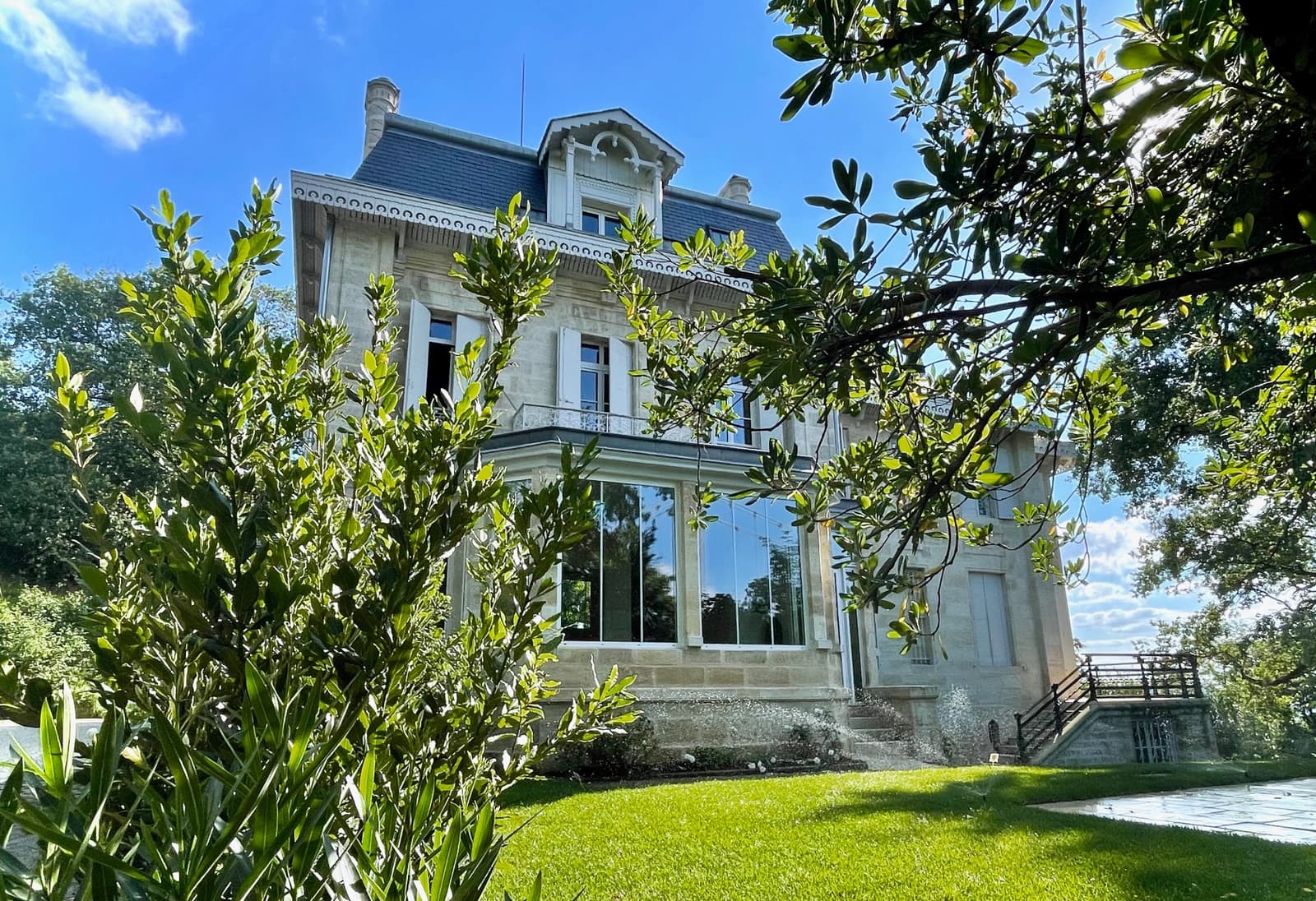 Villa avec piscine à dix minutes de la ville de Bordeaux