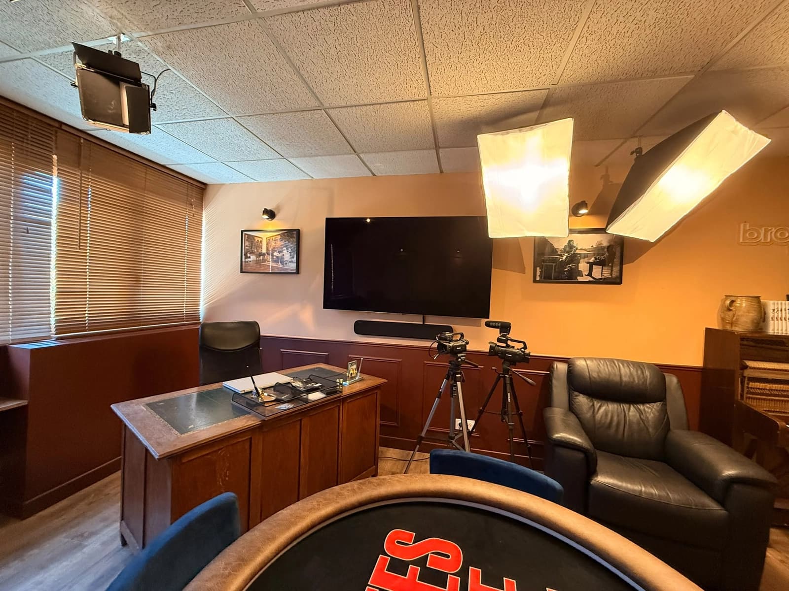 Space Cozy office of about 30 m² with retro charm - 1