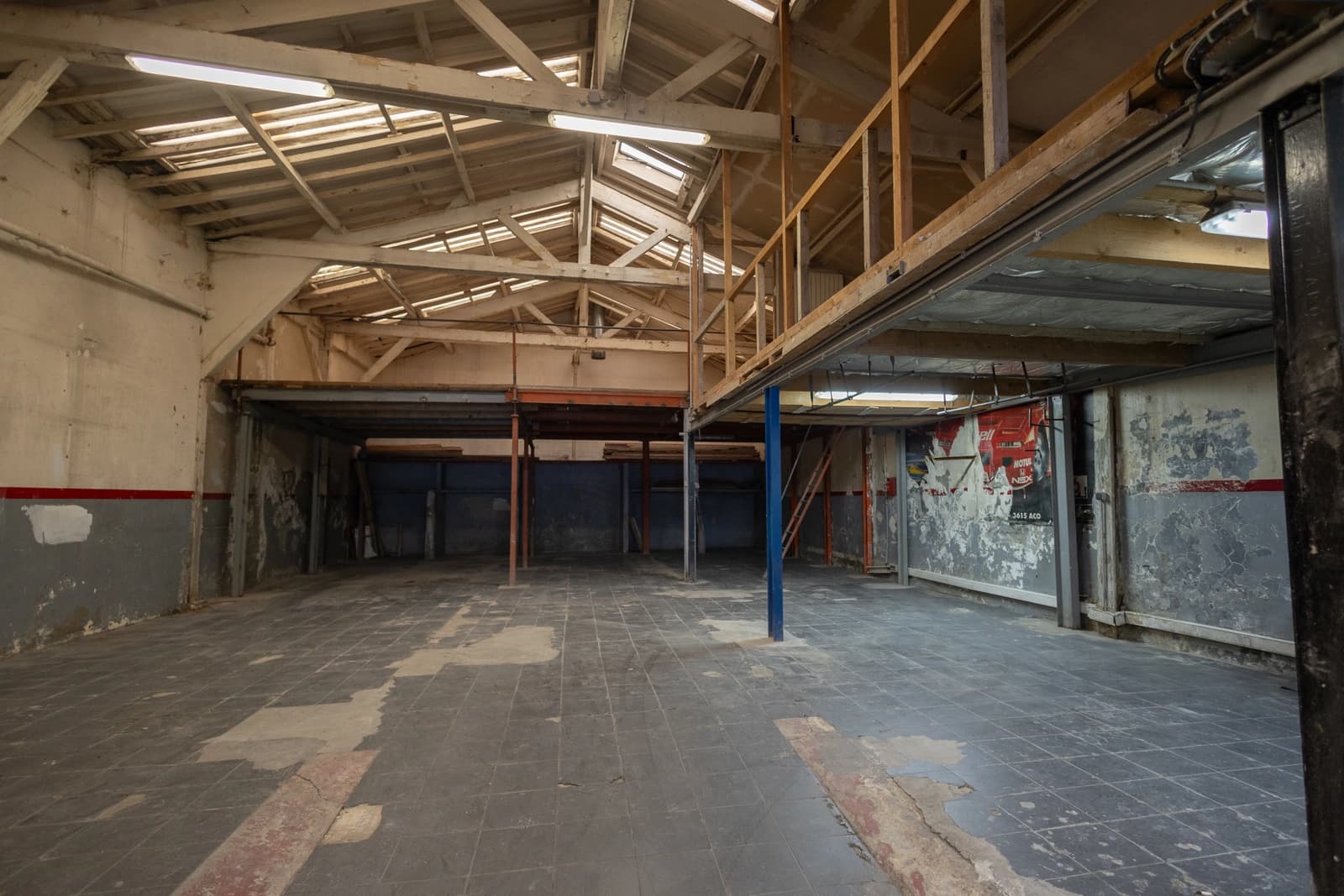 Space Industrial warehouse over 250m2 - 0