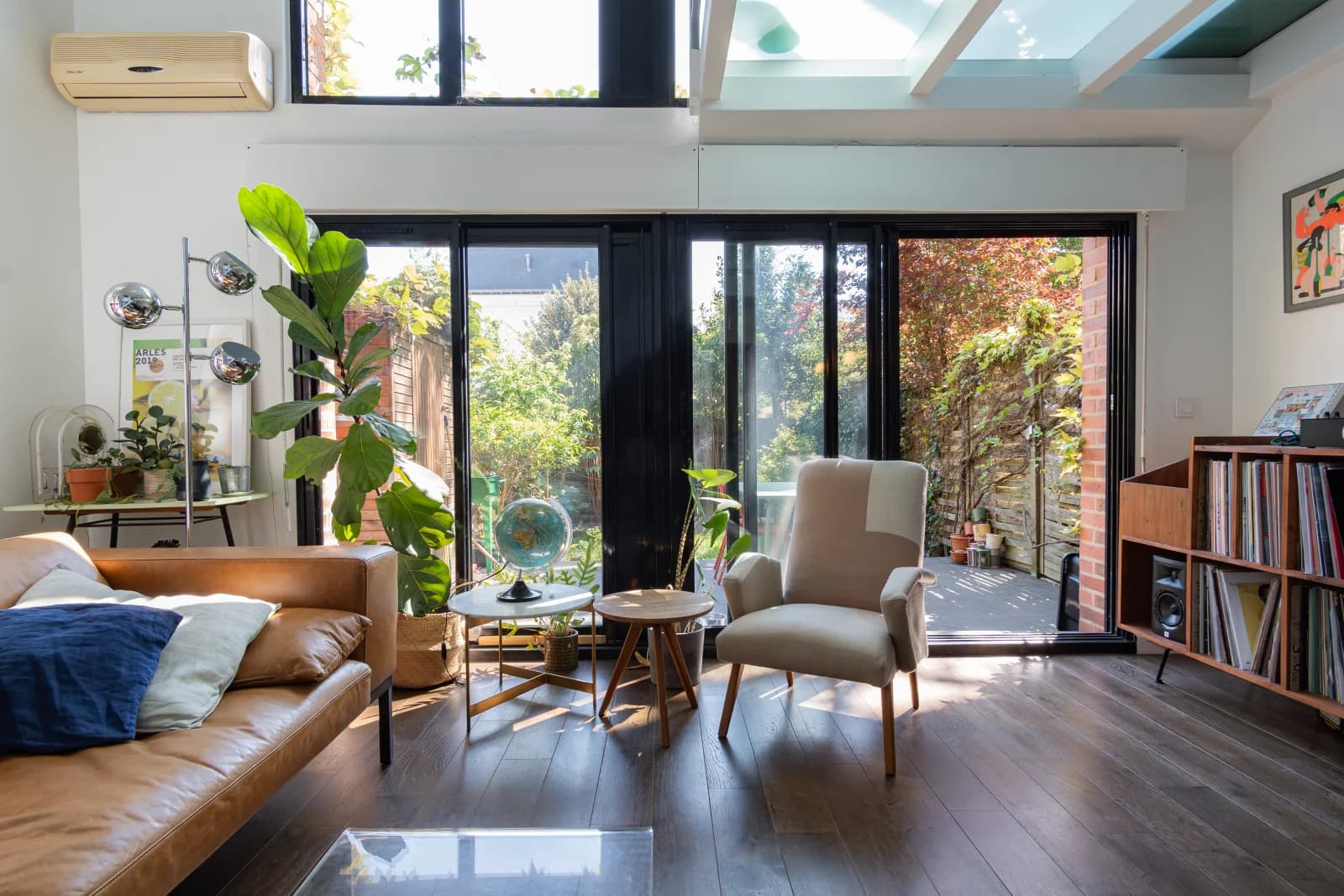 Space Duplex loft with tree-lined garden - 2