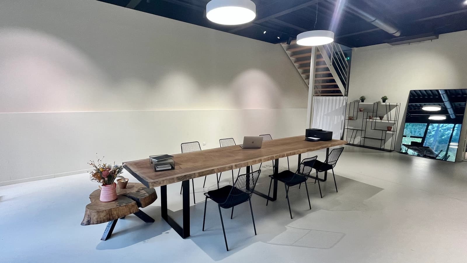 Space Showroom - 3