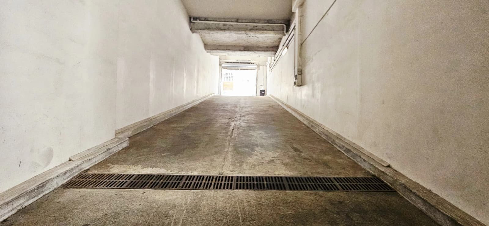 Space XXL Industrial Space of 500 m² for Filming, Photo Shoots, and Production with Ramp Access - 0