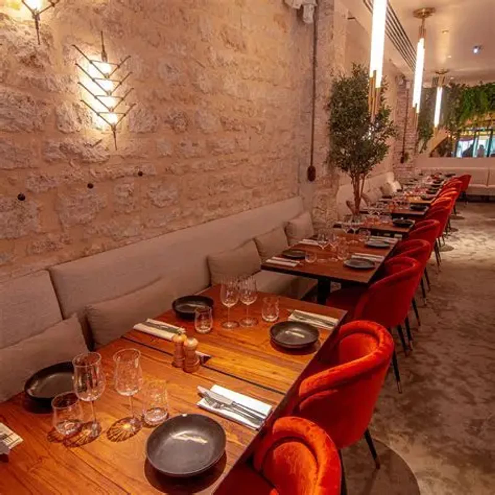 Space Festive restaurant in the heart of Paris - 4
