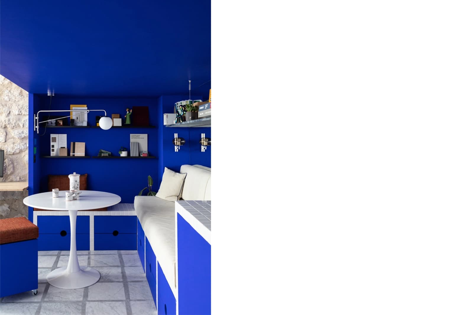 Espace Studio loft couleur bleu Klein - 2