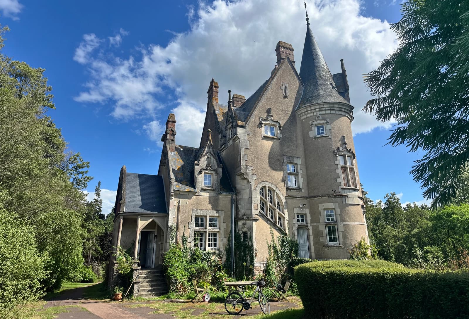 Space Neo-Gothic manor between Rennes and Nantes - 2
