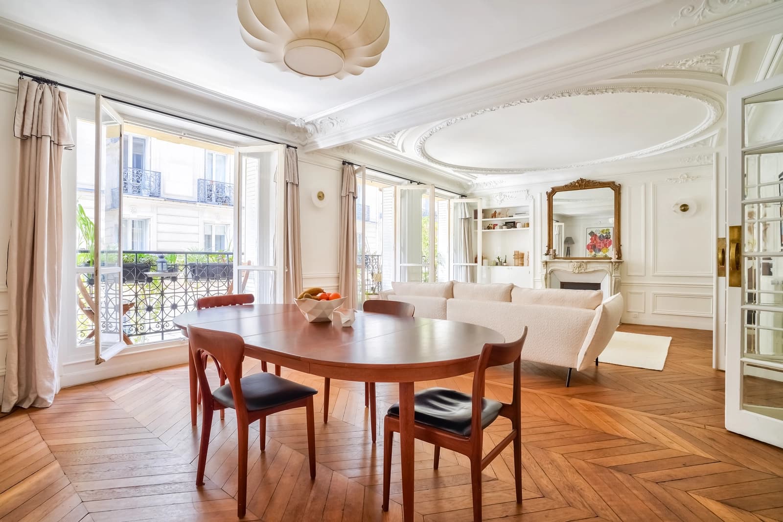 Space Sublime Haussmannian Apartment in Central Paris - 0