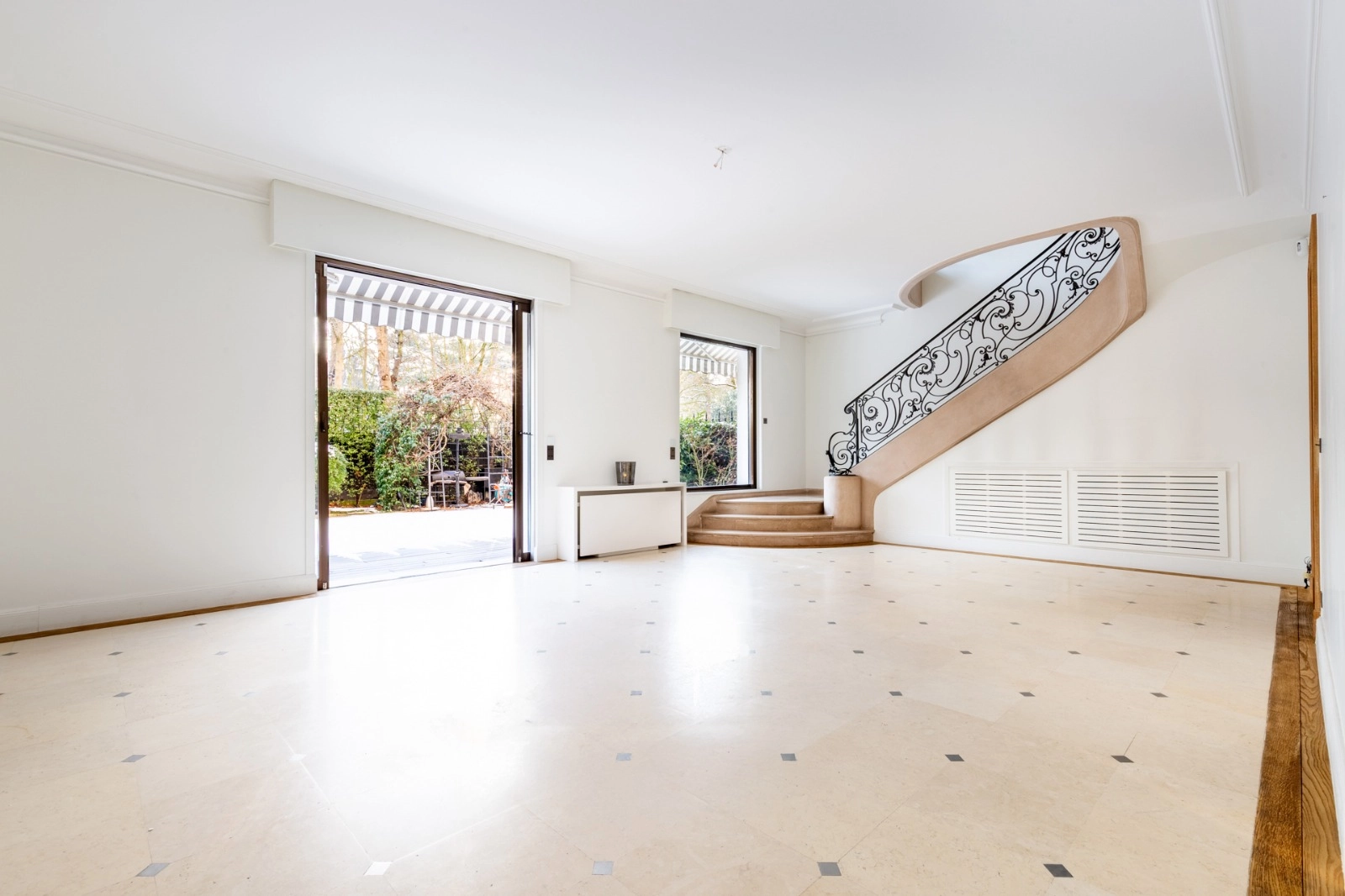 Space Exceptional triplex in a high-end building - 0