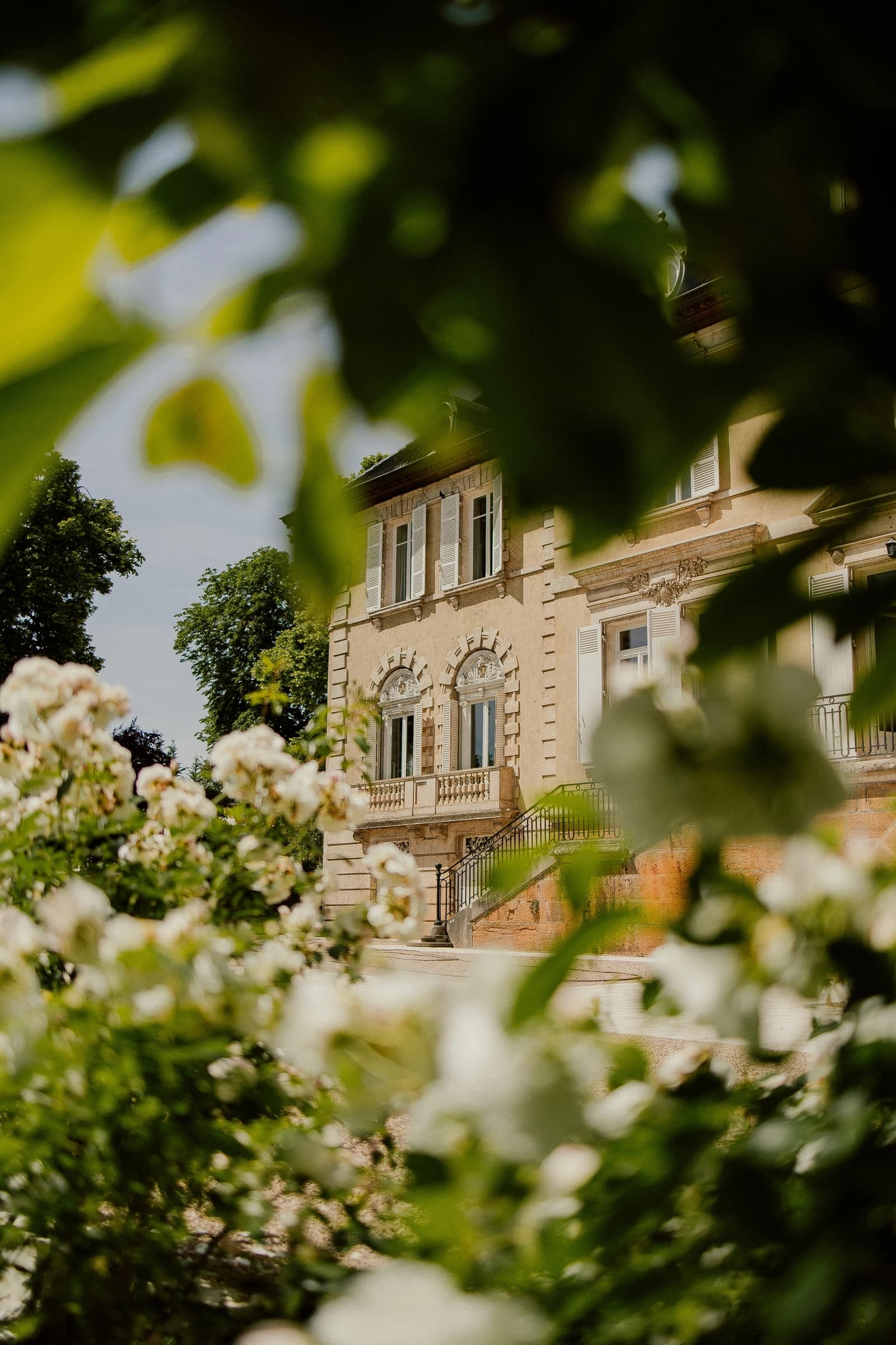 Space Fully renovated château for rent in the Beaujolais region - 1
