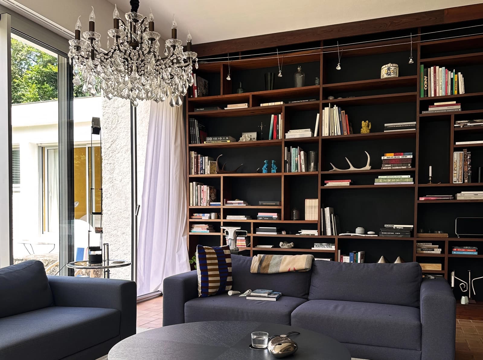 Espace Une maison moderniste en pleine forêt - 1