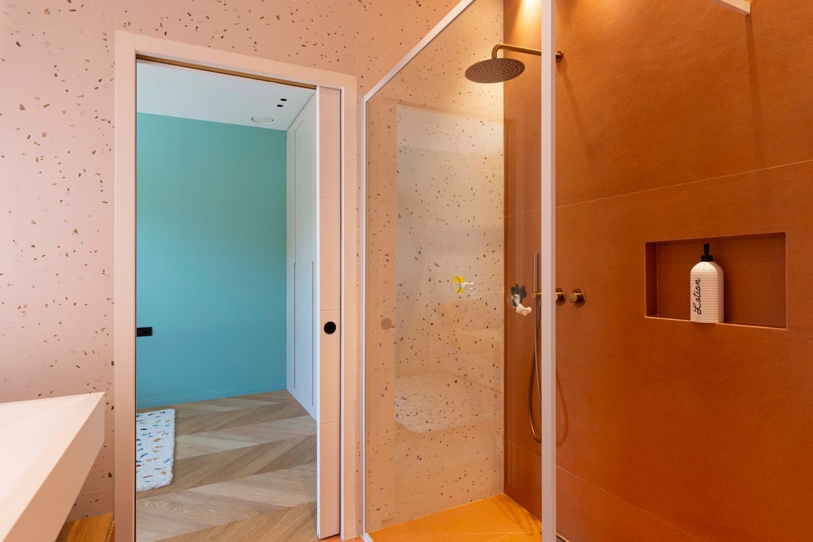 Space Contemporary architect-designed villa with mirror pool – Marseille - 1