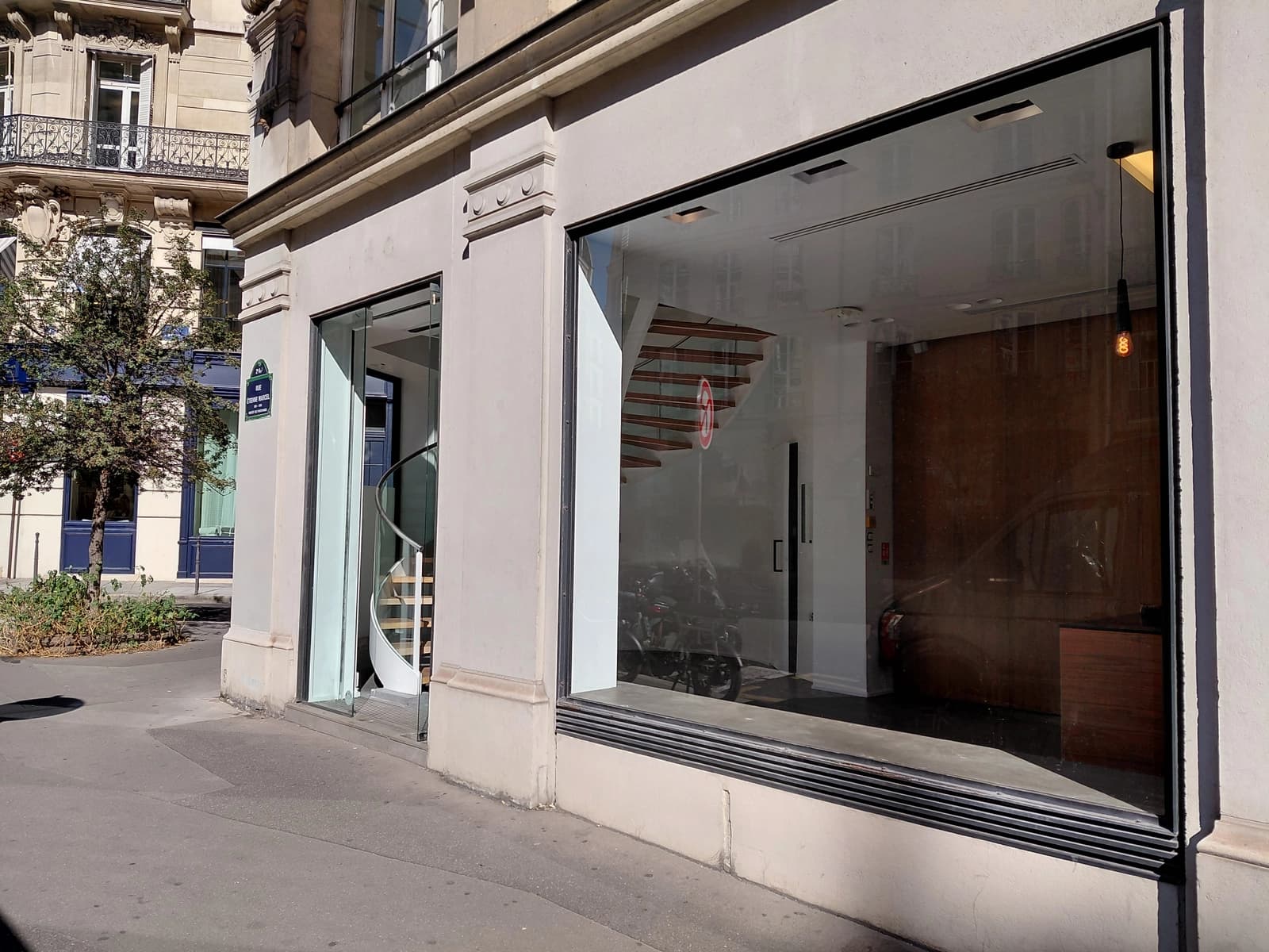 Espace Boutique avec grandes vitrines linéraires - 3