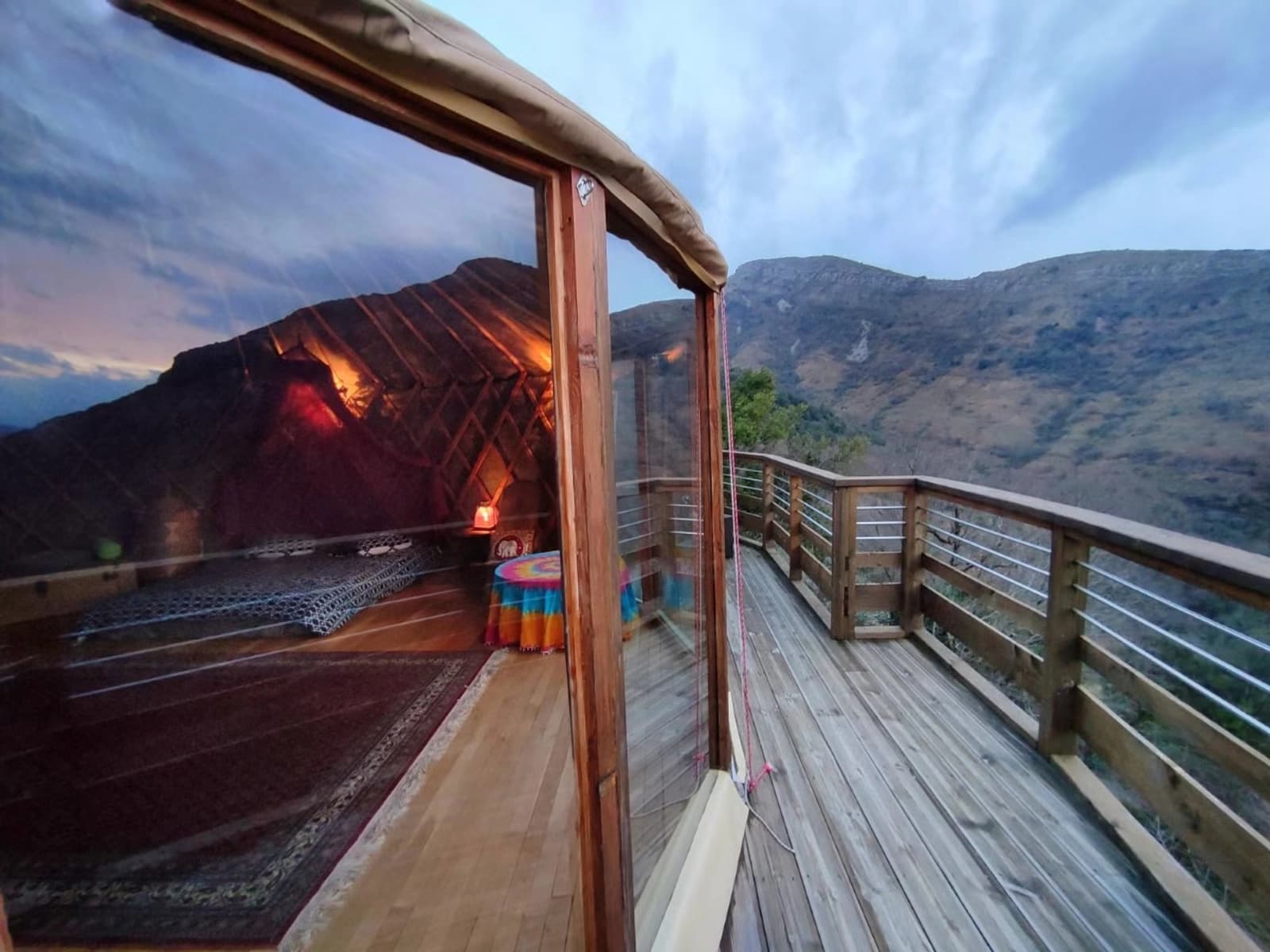 Espace Une yourte panoramique dans un ancien morceau de prieuré du XIIe siècle - 0