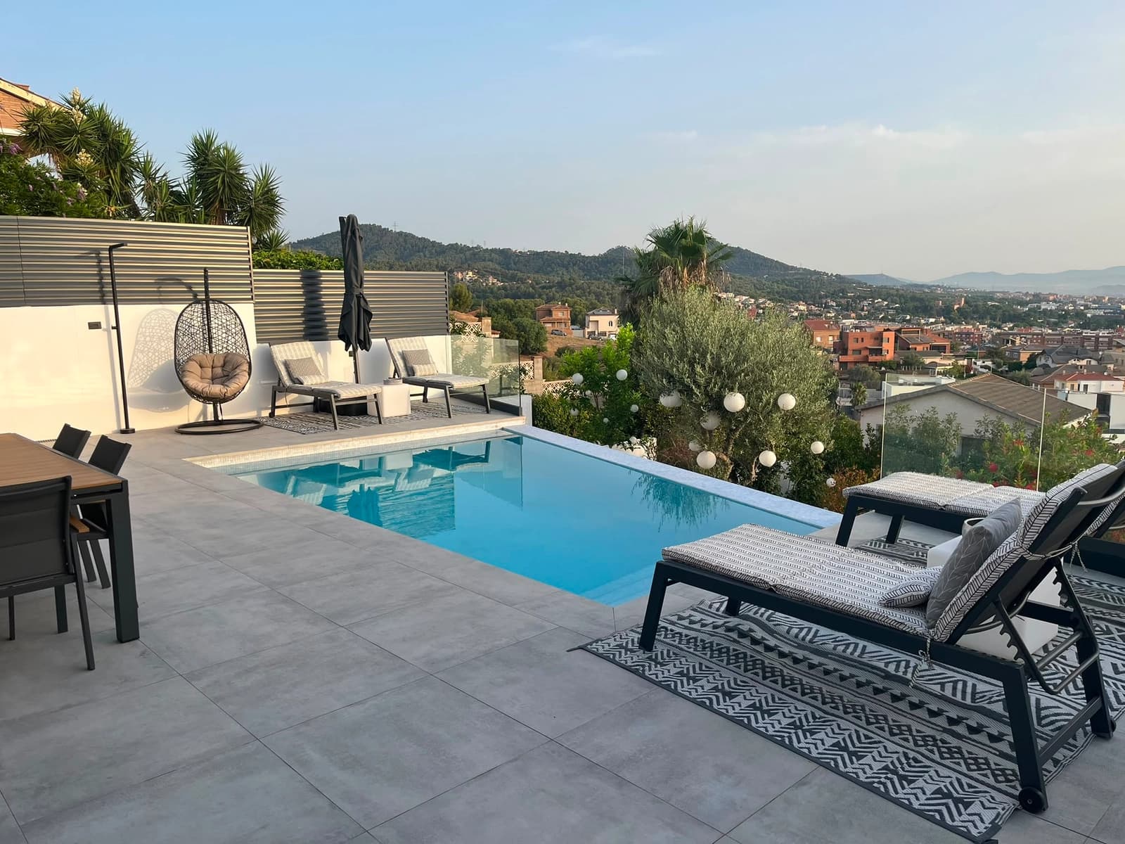 Space House with a Pool and Spectacular Views - 1