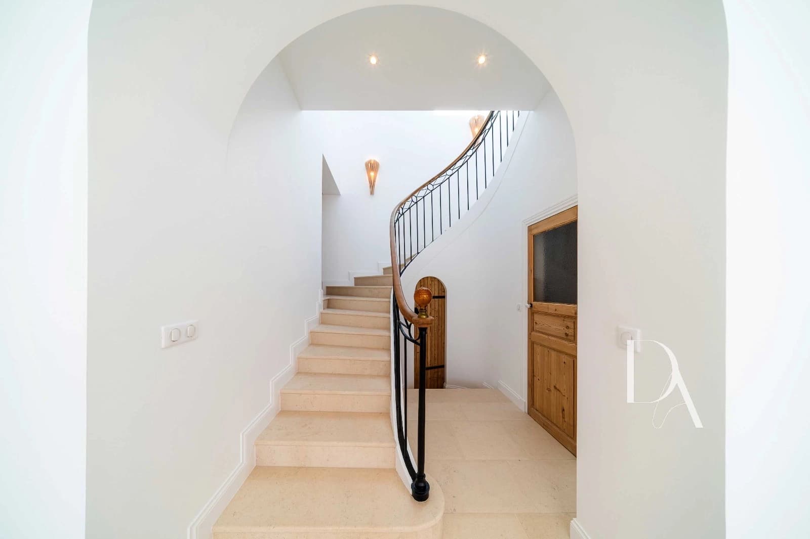 Space Characterful white house - 4