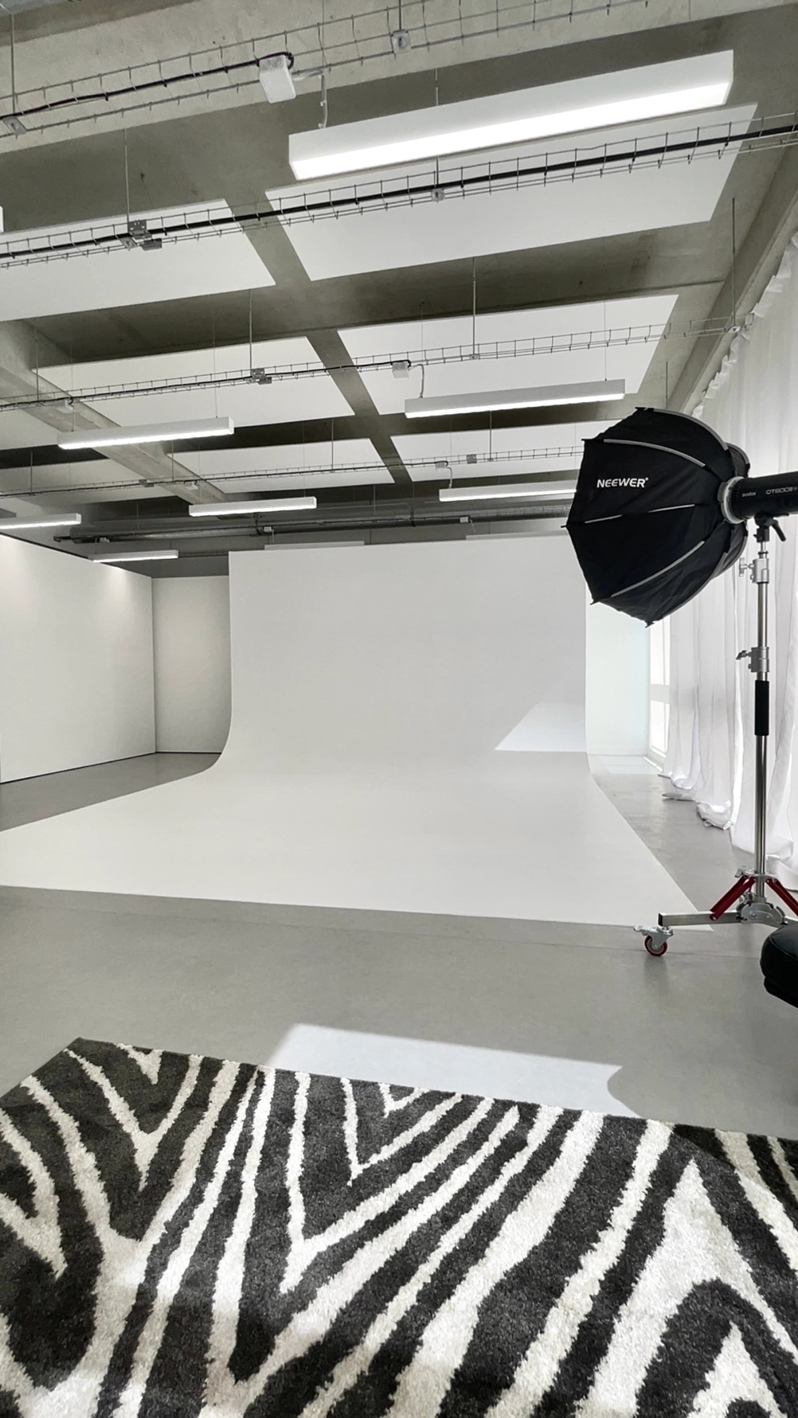 Space Cyclorama Photo Studio, View + Rooftop - 0