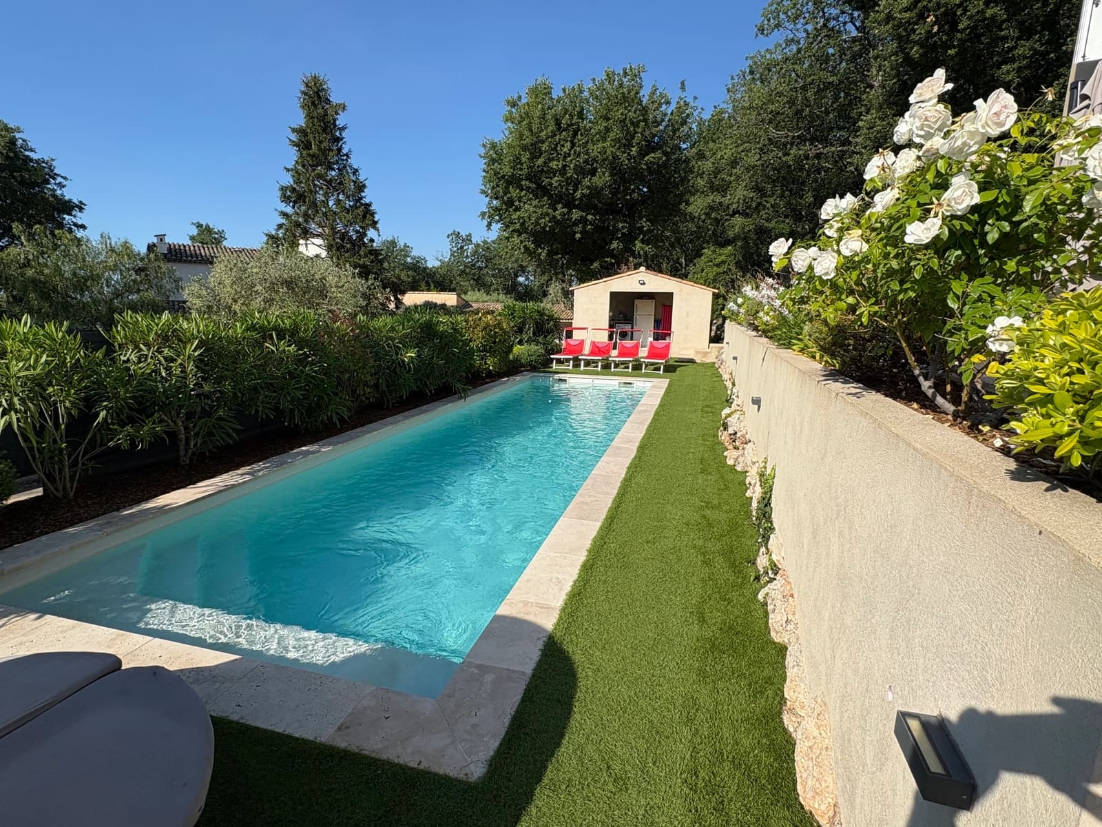 Espace Maison avec piscine avec forêt et jardin verdoyant - 0