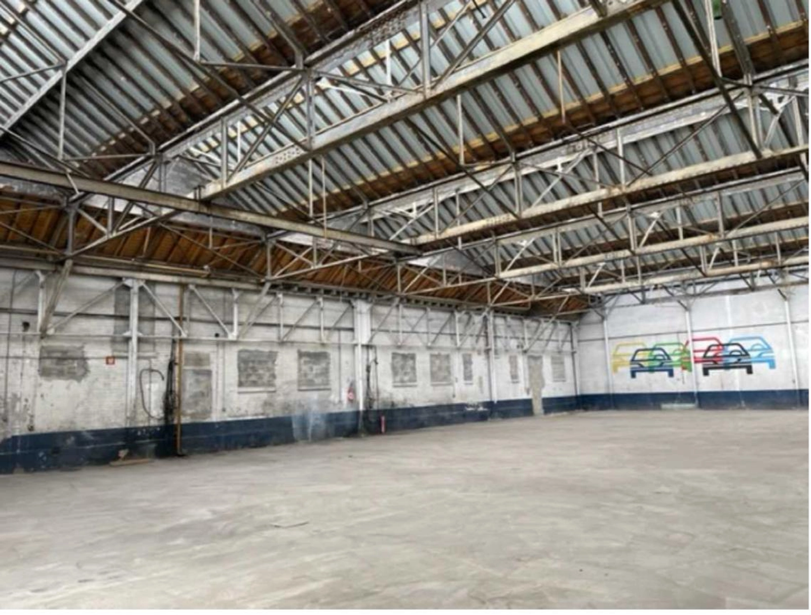 Warehouse 900m² 1 hour from Paris