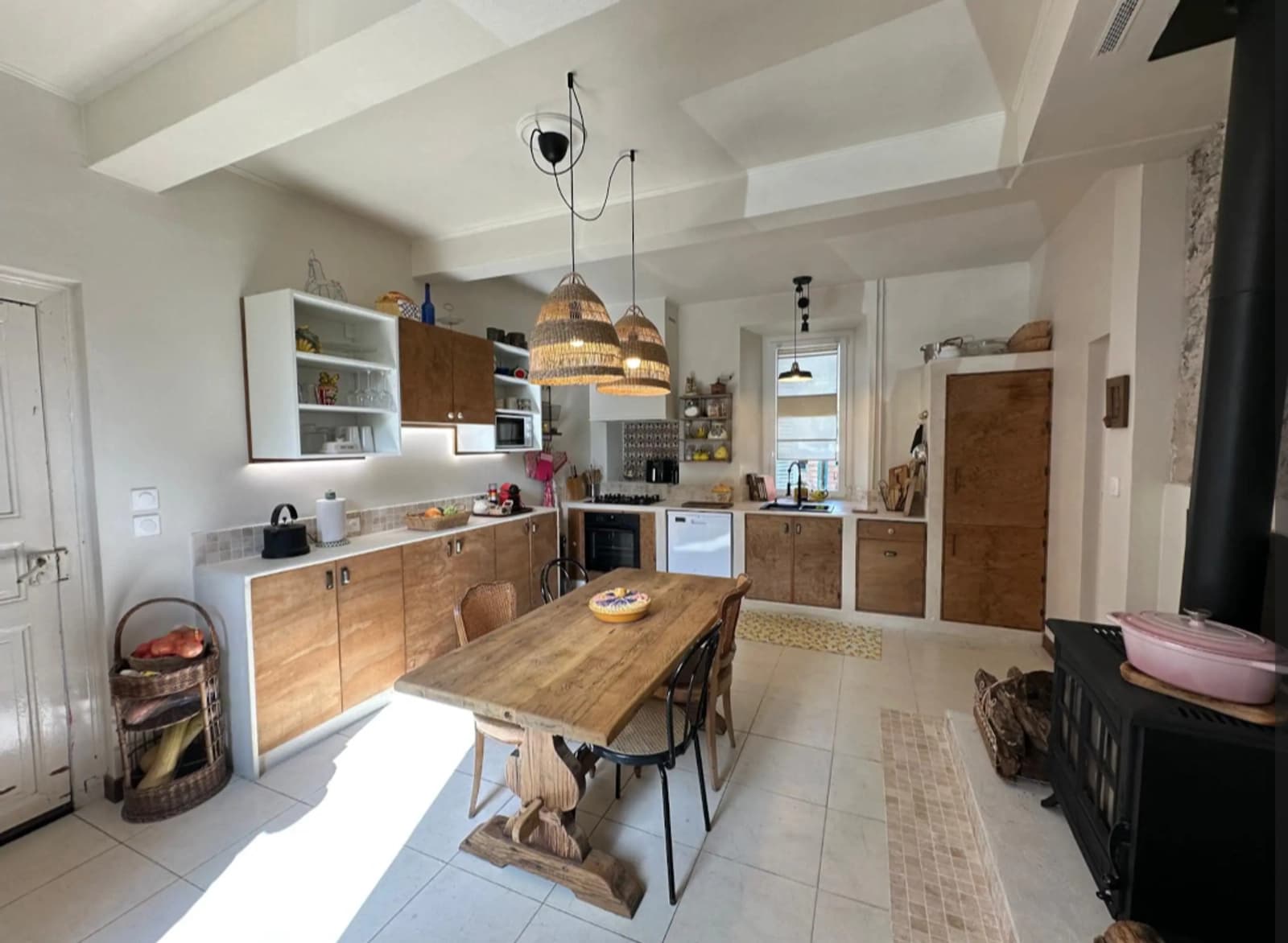 Space Estate in the countryside facing the mountains - 1