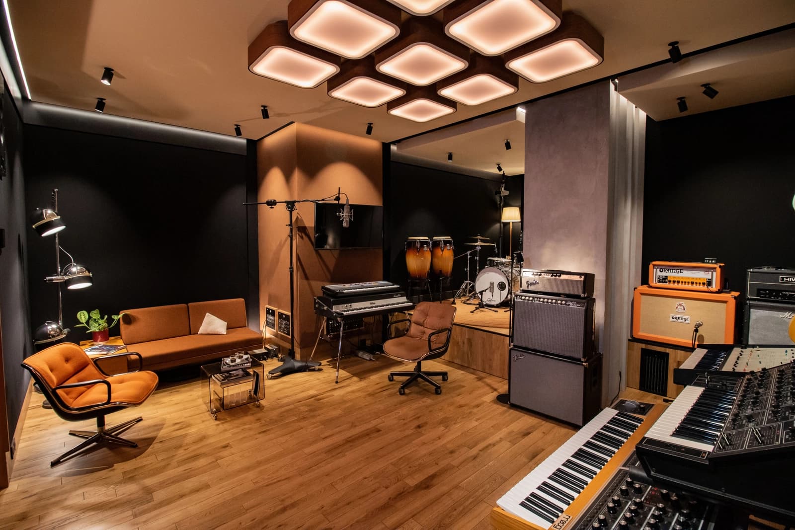 Space High-end music studio with a unique design featuring a Control Room & Live Room - 3