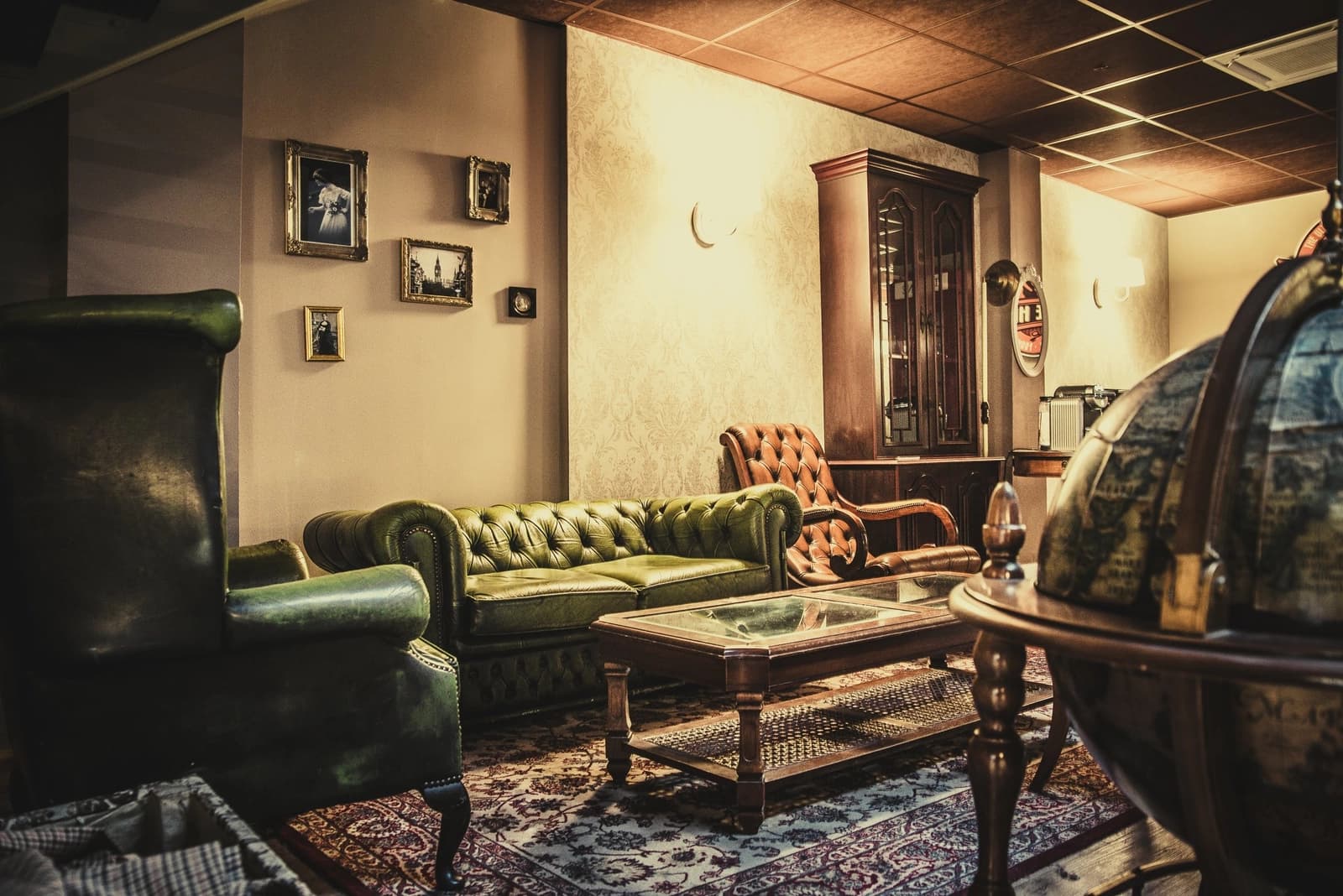 Espace Grand Lobby inspiré victorien et Sherlock Holmes (espace accueil escape game) - 1