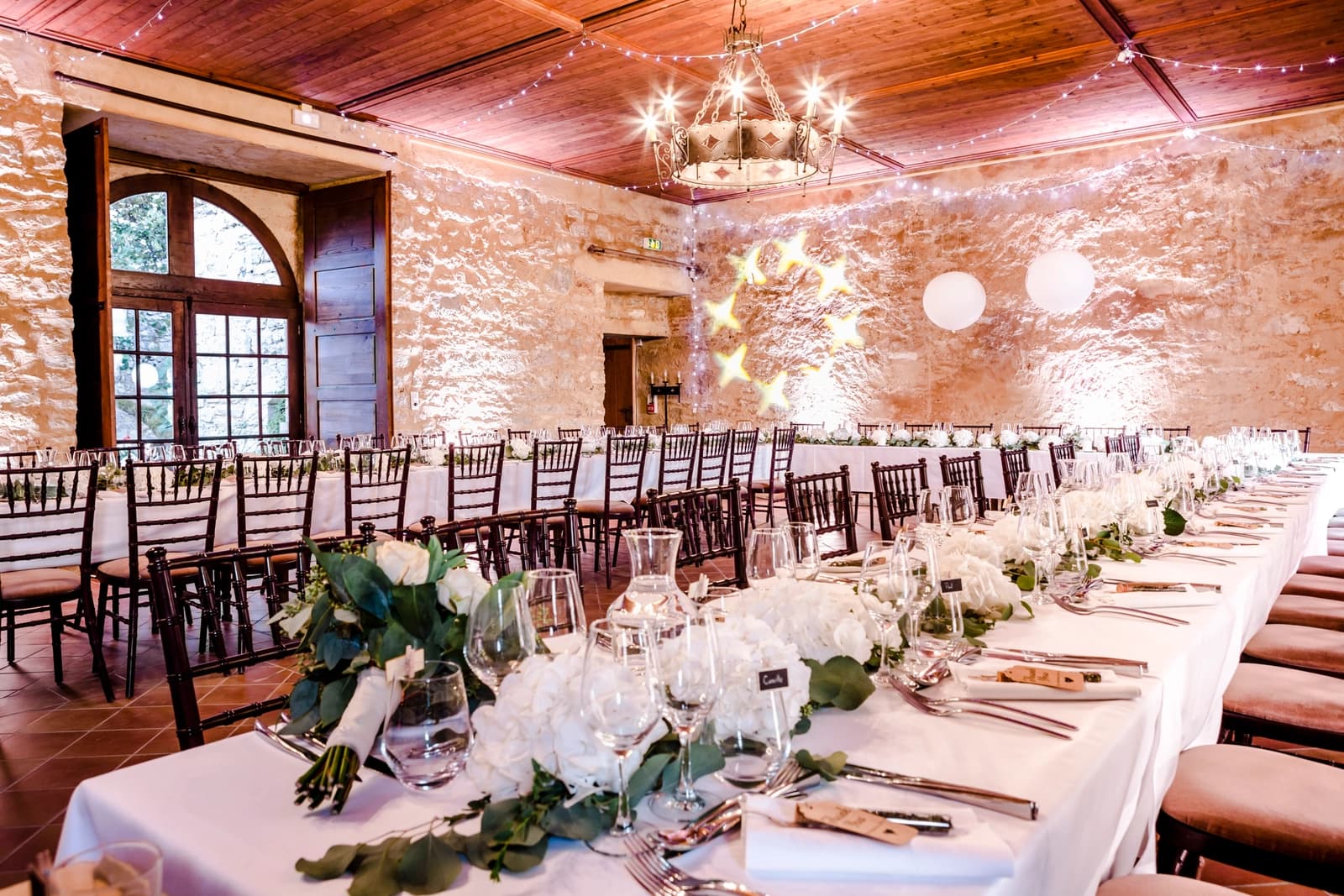Sala de reuniones en El castillo de Roussillon: una joya arquitectónica - 1