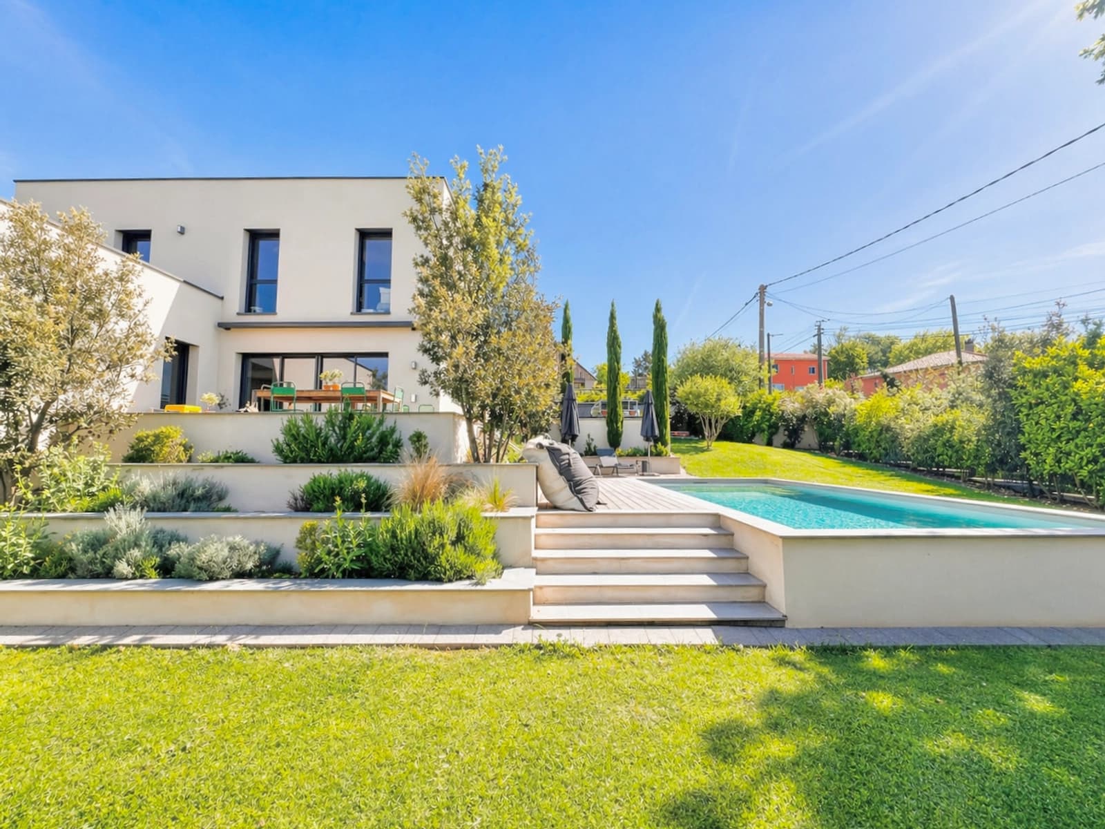 Espace Villa contemporaine haut de gamme avec piscine aux portes de Lyon - 1