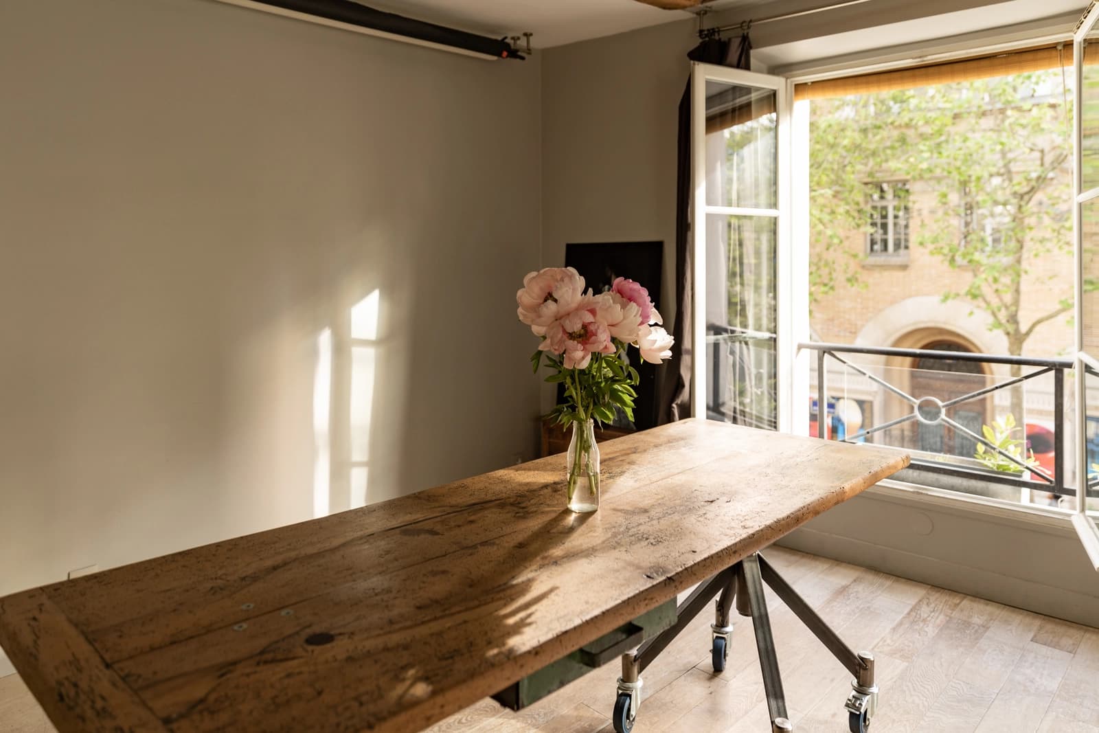 Space Atypical Haut Marais studio, ideal for showroom or photo shoot - 2