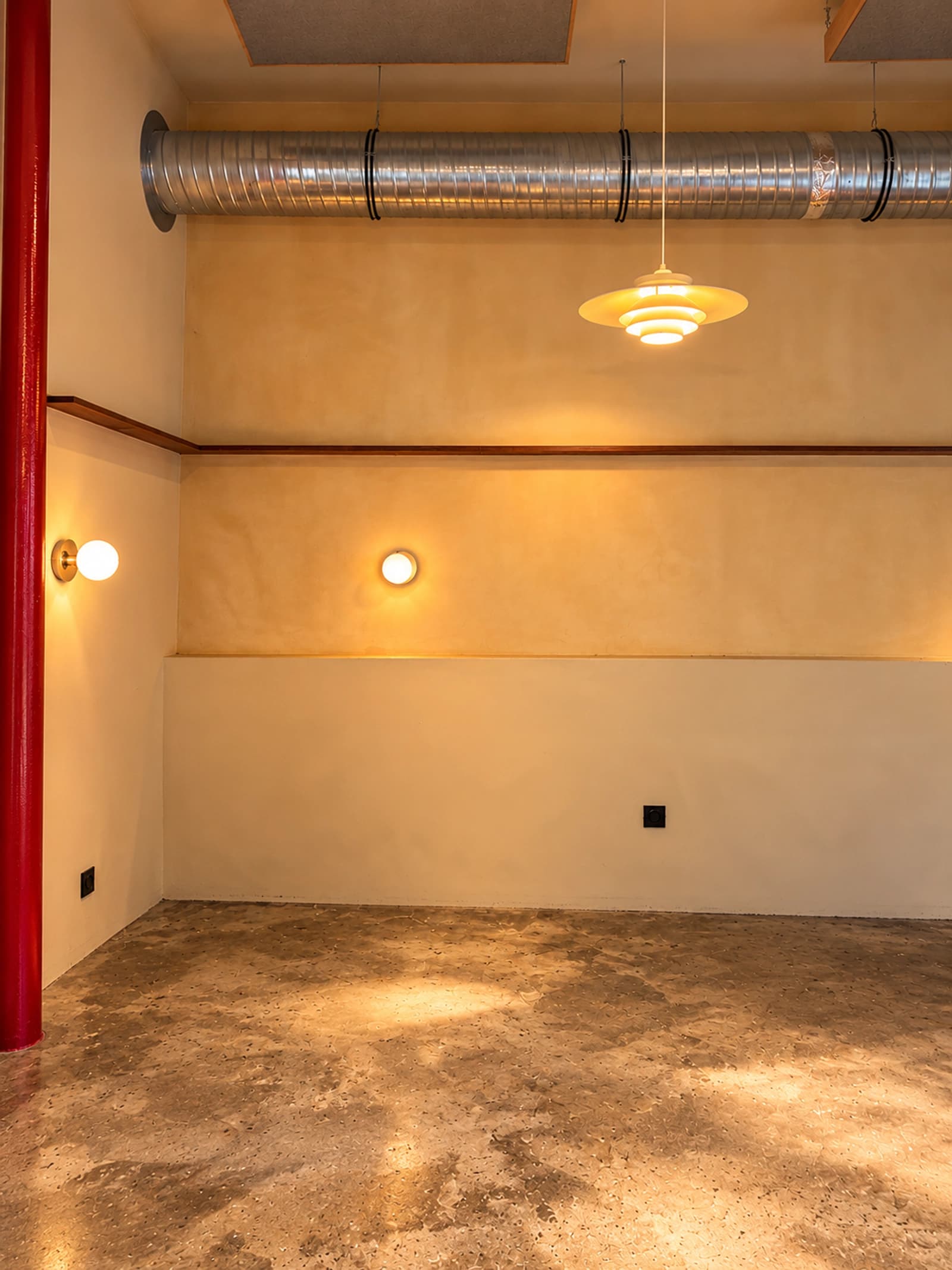 Space ATYPICAL EVENT SPACE WITH PROFESSIONAL KITCHEN & BAR IN MARSEILLE - 2