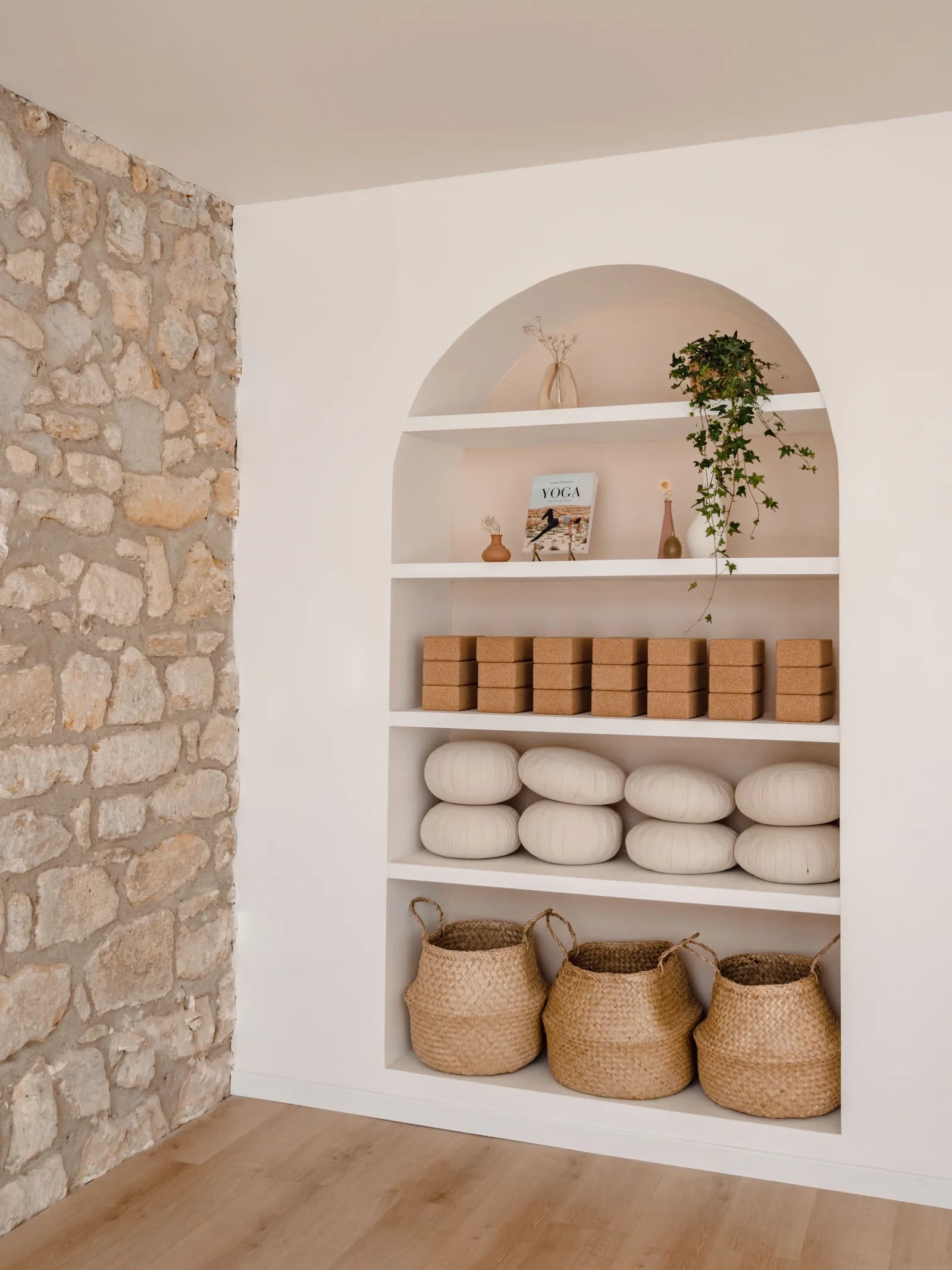 Space Charming yoga/wellness room in the heart of the Marais - large glass roof & stone walls - 2