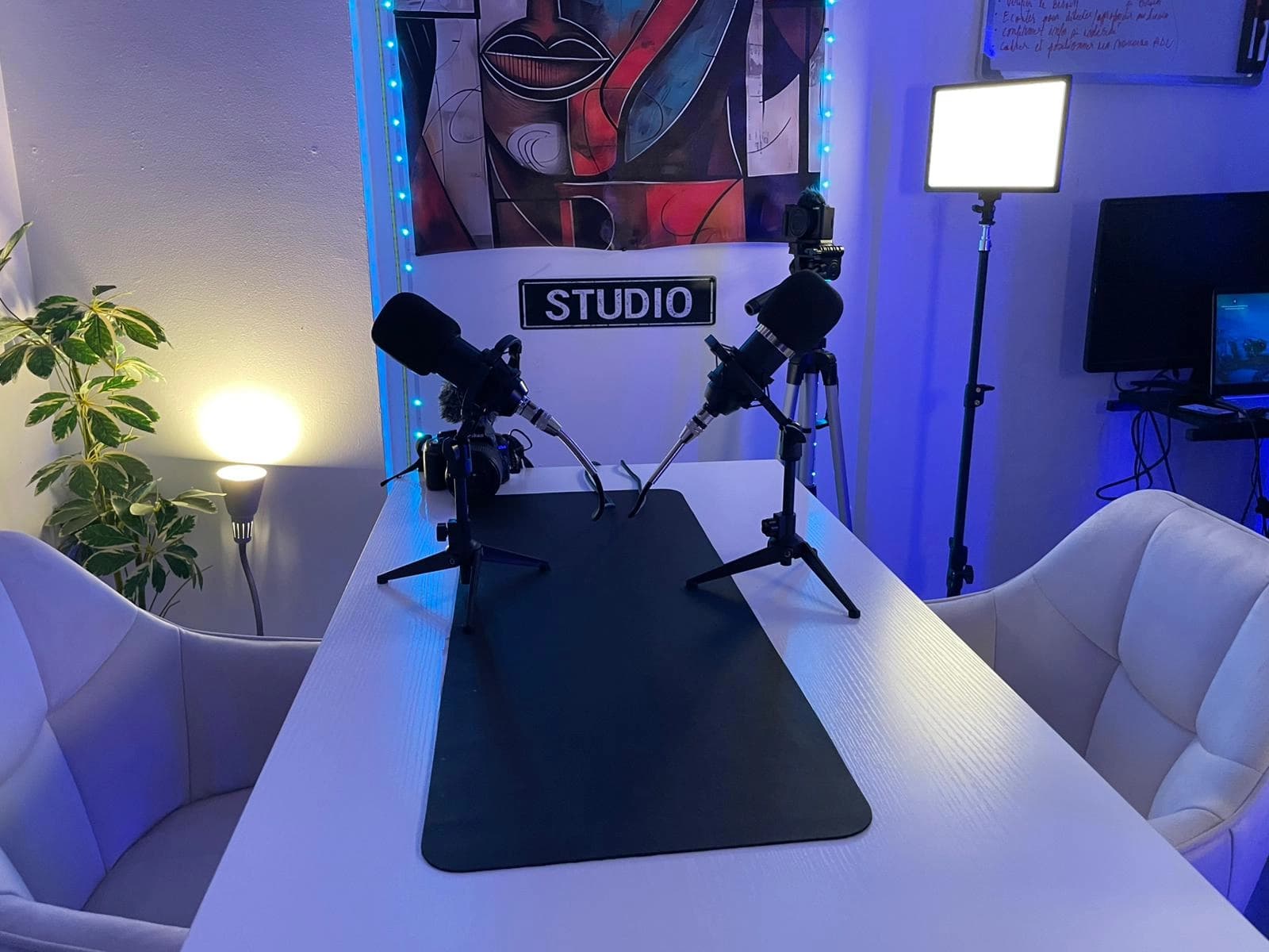 Espace Studio podcast & vidéo tout équipé à Cachan – accessible 24h/24 - 1