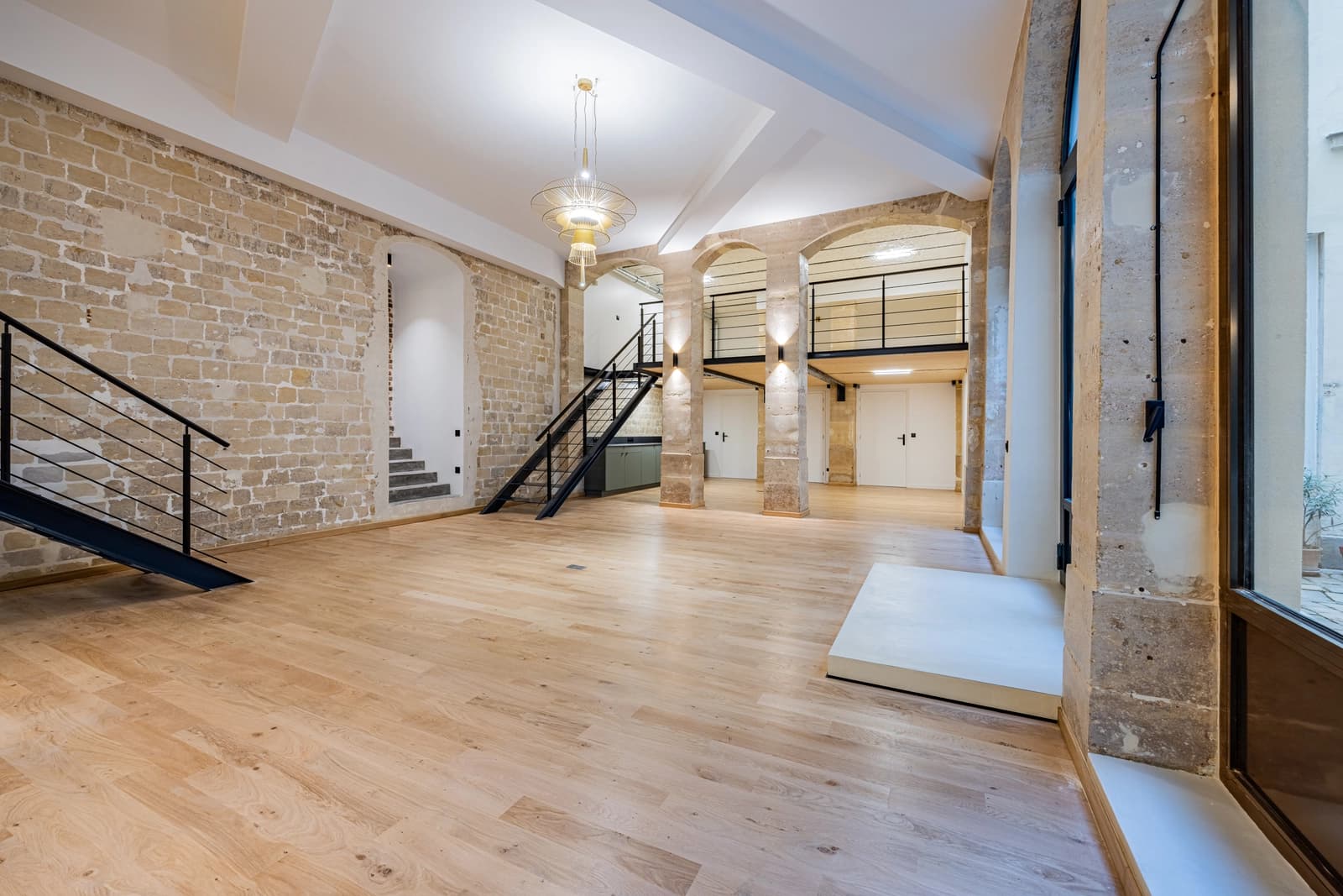 Space Empty event space with a glass roof in Paris 3 - 2